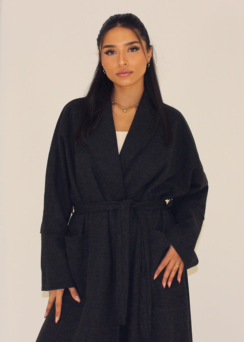 Weicher Bindemantel mit Gürtel