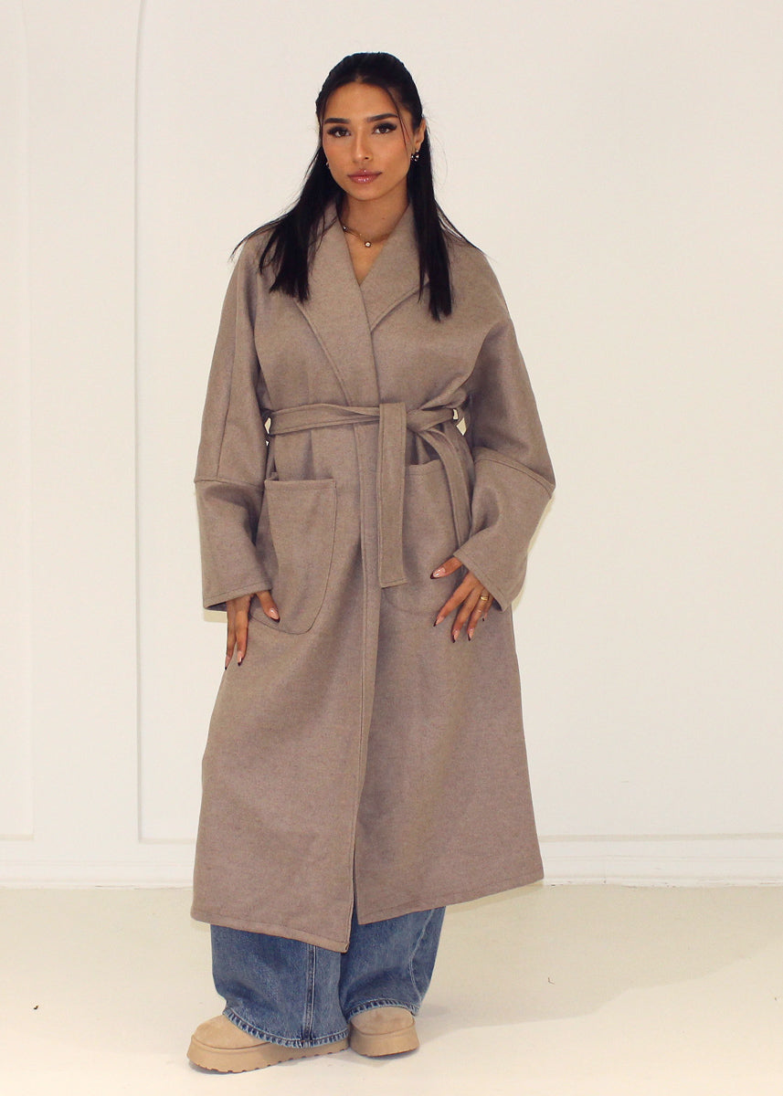 Weicher Bindemantel mit Gürtel