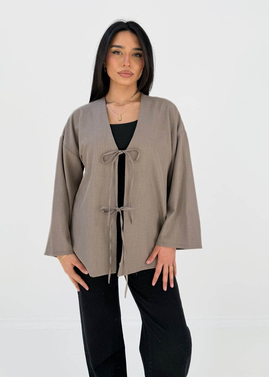 Bluse mit Bindebändern