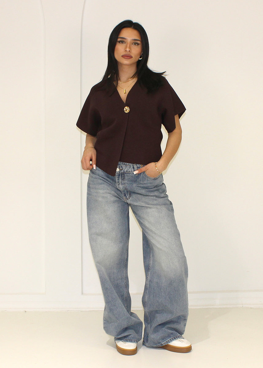 Stricktop mit V-Ausschnitt und Zierknopf