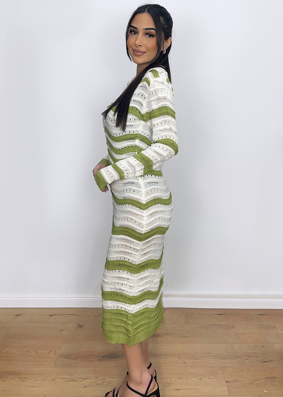 Strickkleid mit gestreiftem Muster