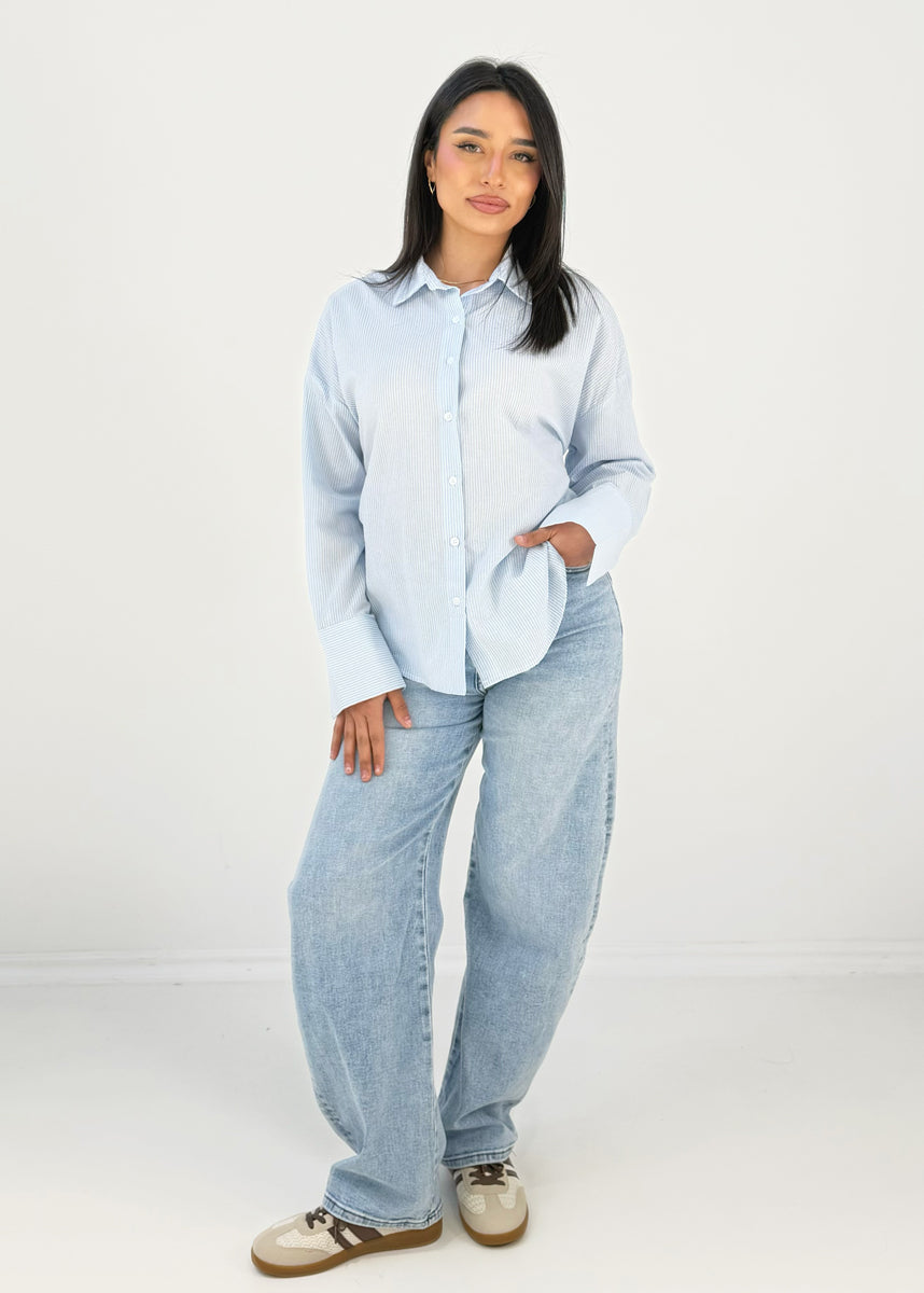 Hemd mit Bindeband und Streifen