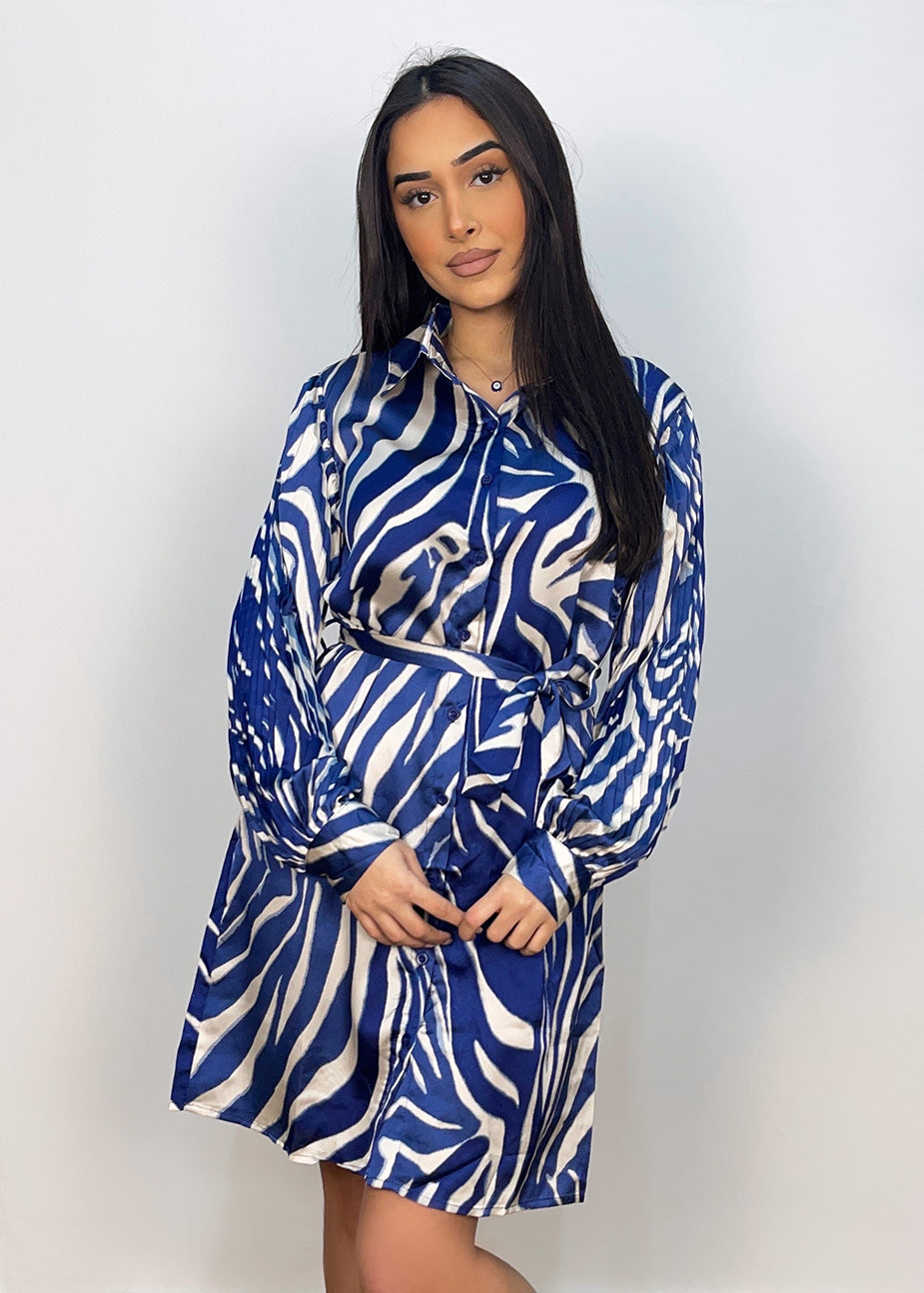 Kurzes Kleid mit Muster