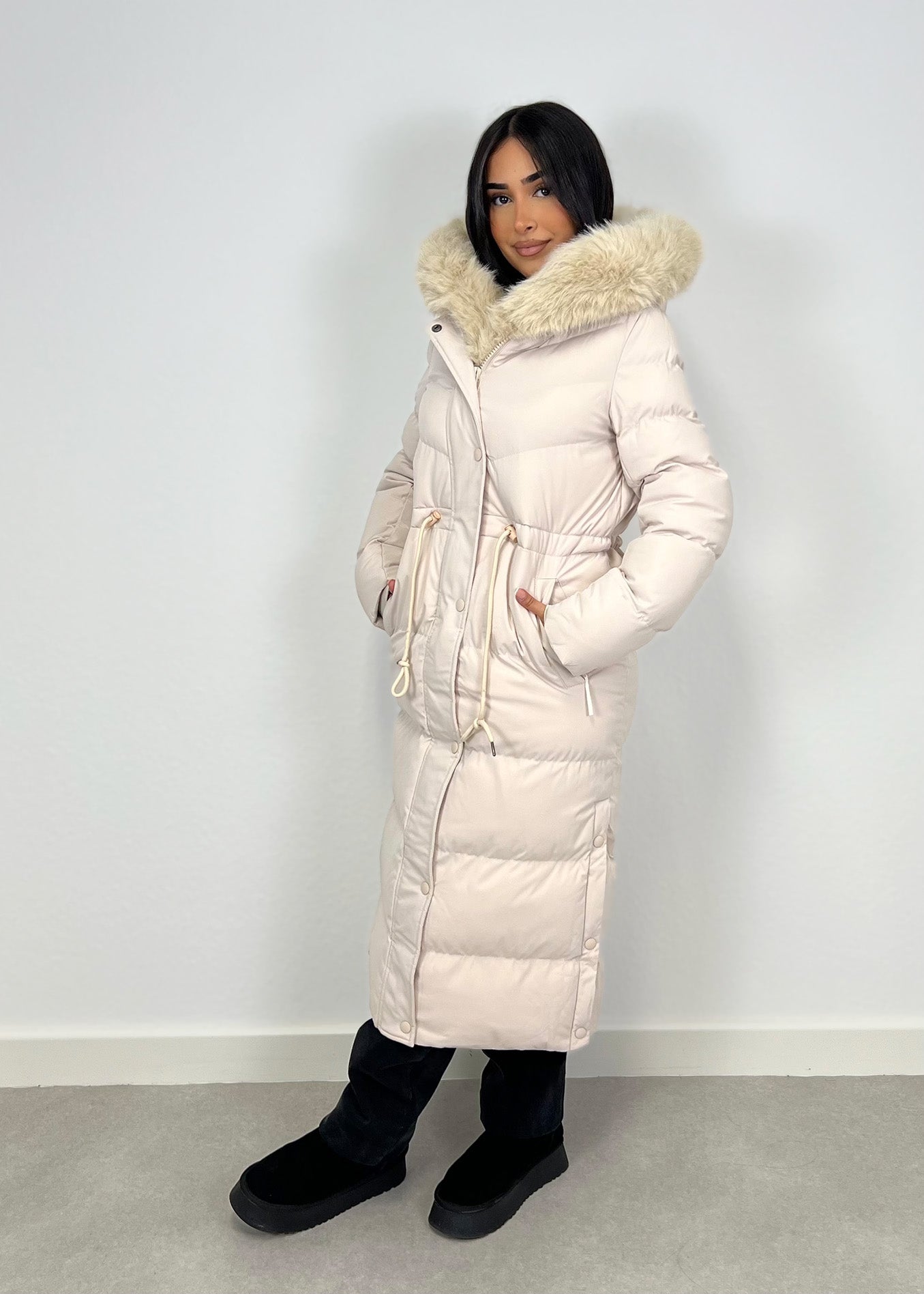 Langer Parka mit Kunstfell