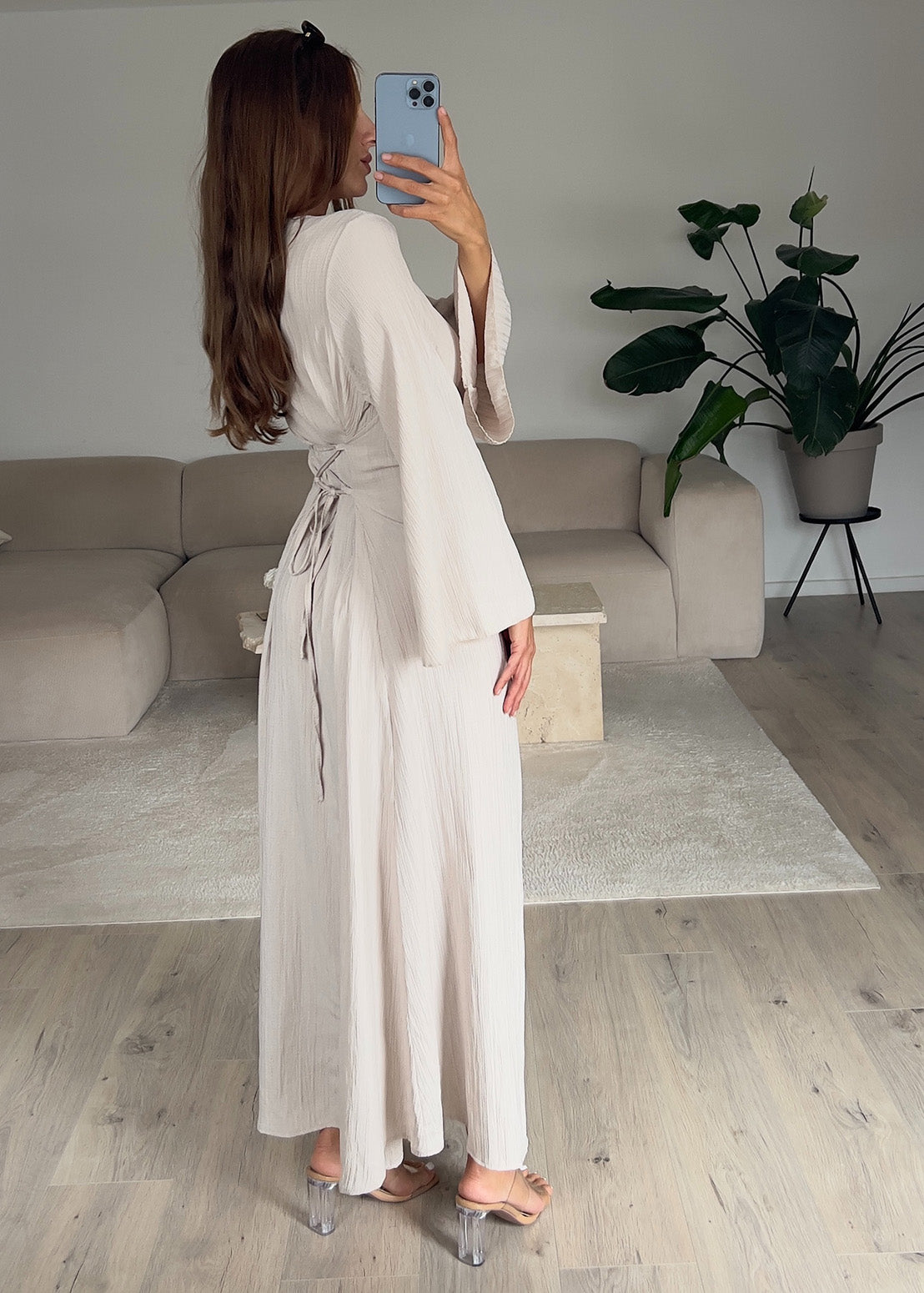 Maxikleid mit Taillenbindung