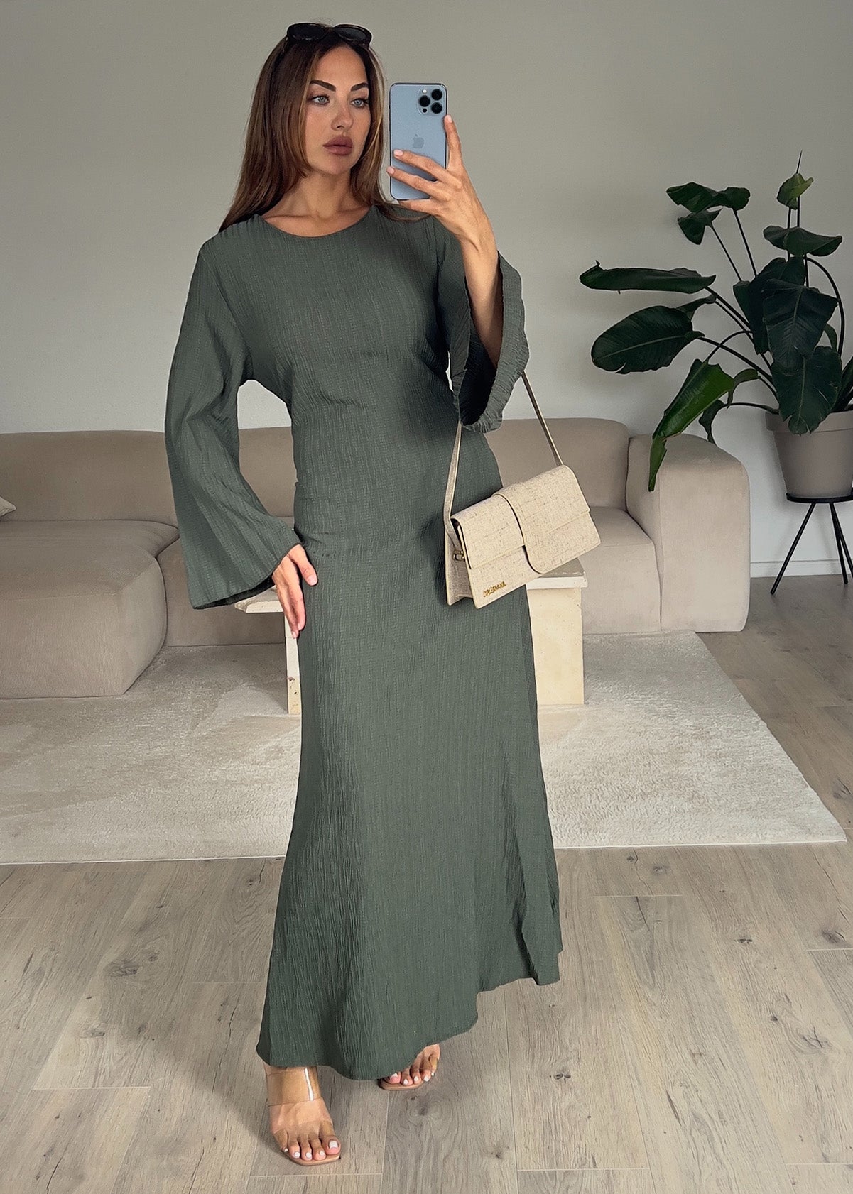 Maxikleid mit Taillenbindung