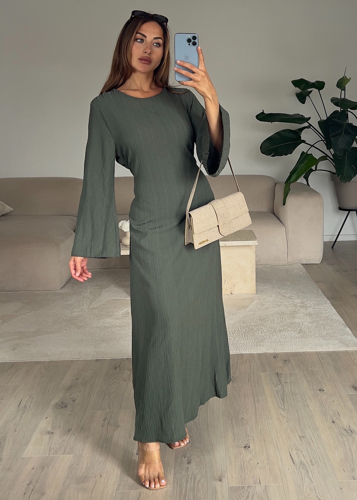 Maxikleid mit Taillenbindung