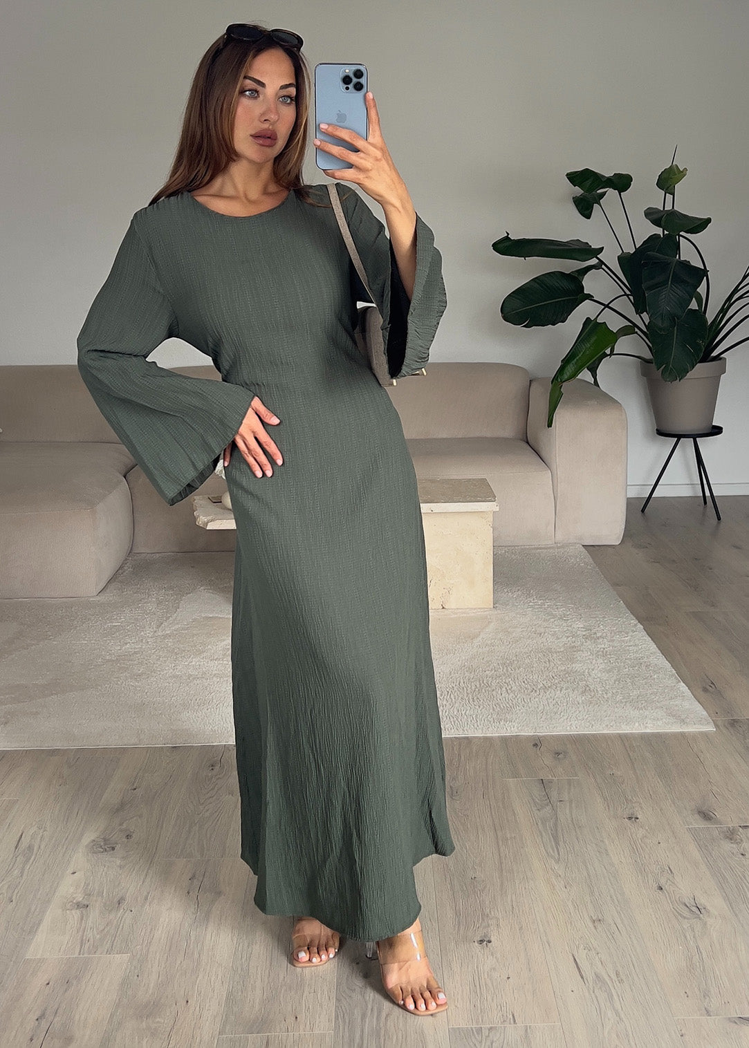 Maxikleid mit Taillenbindung