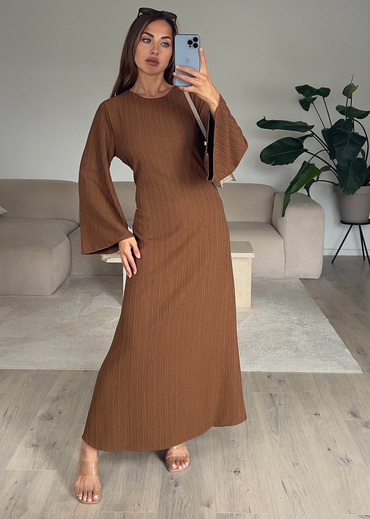 Maxikleid mit Taillenbindung