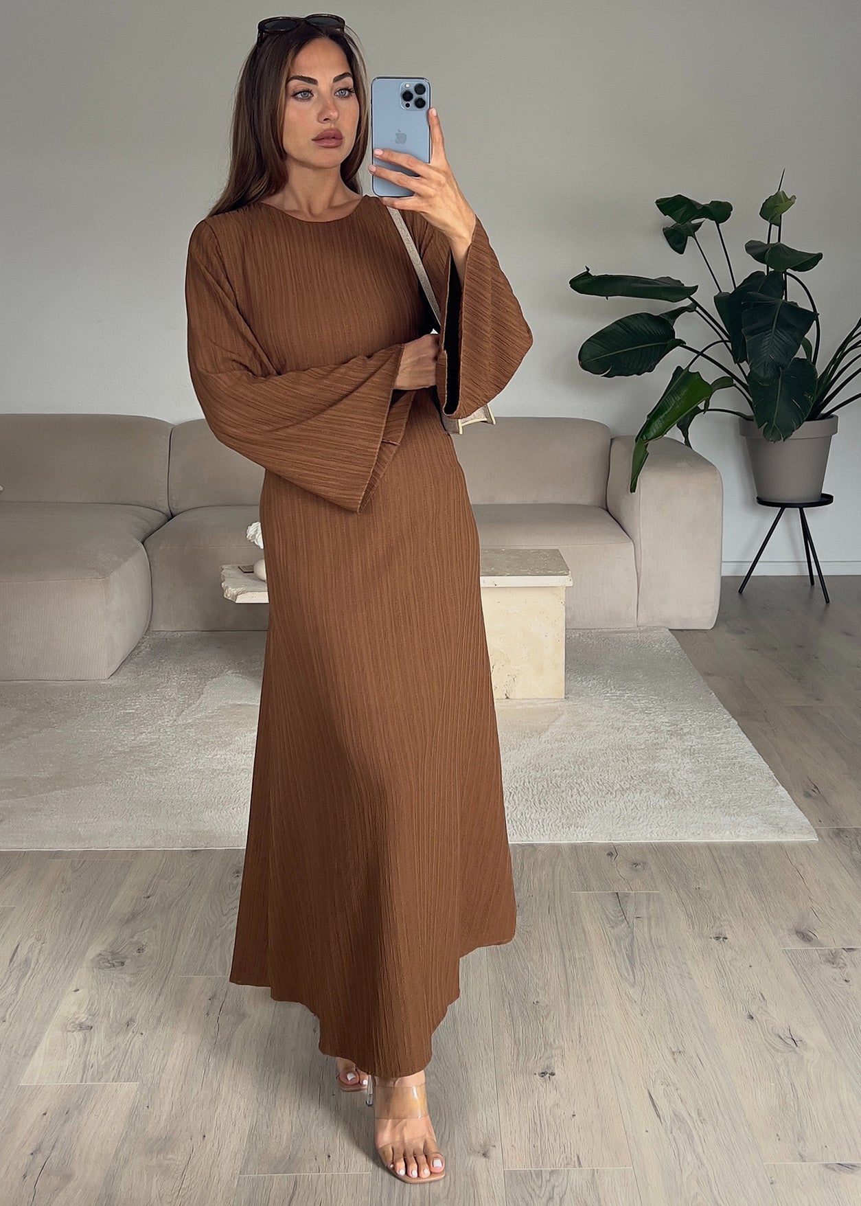 Maxikleid mit Taillenbindung