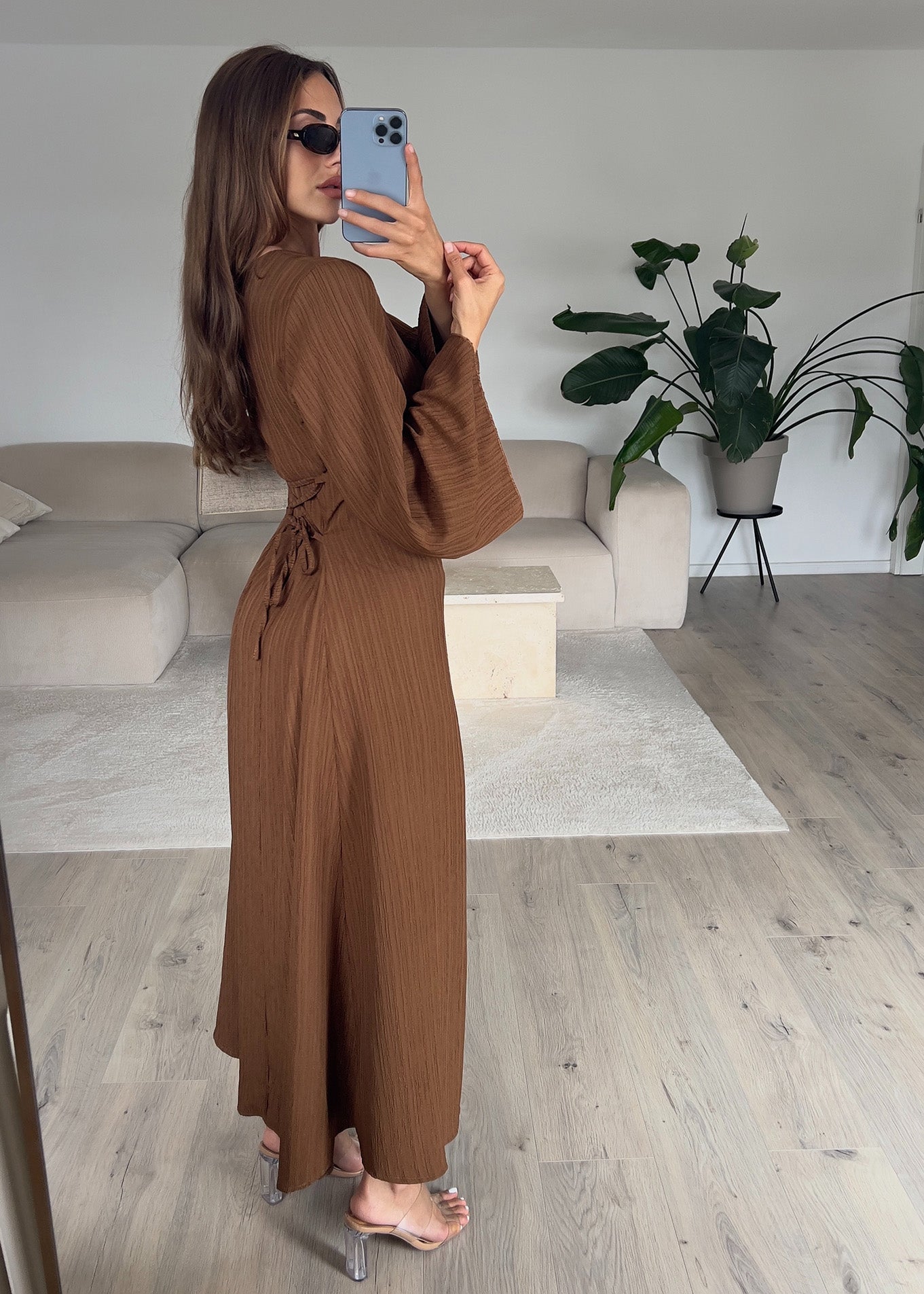 Maxikleid mit Taillenbindung