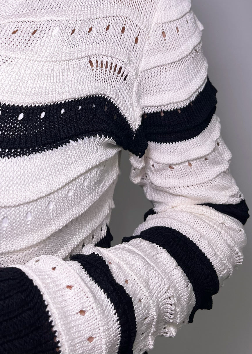 Strickkleid mit gestreiftem Muster