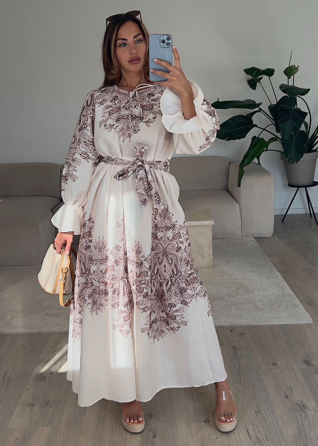 Maxikleid mit Volantärmeln