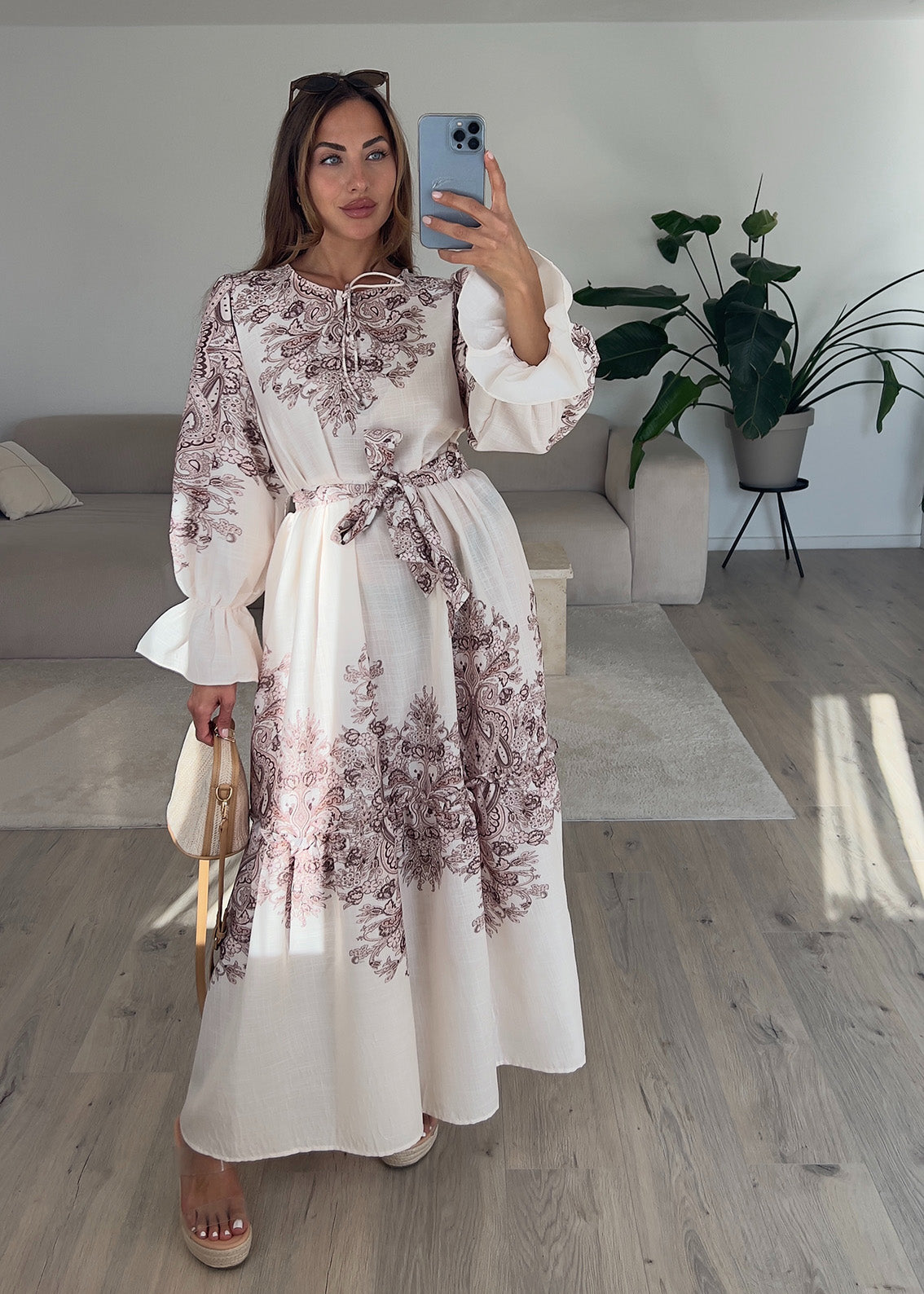 Maxikleid mit Volantärmeln