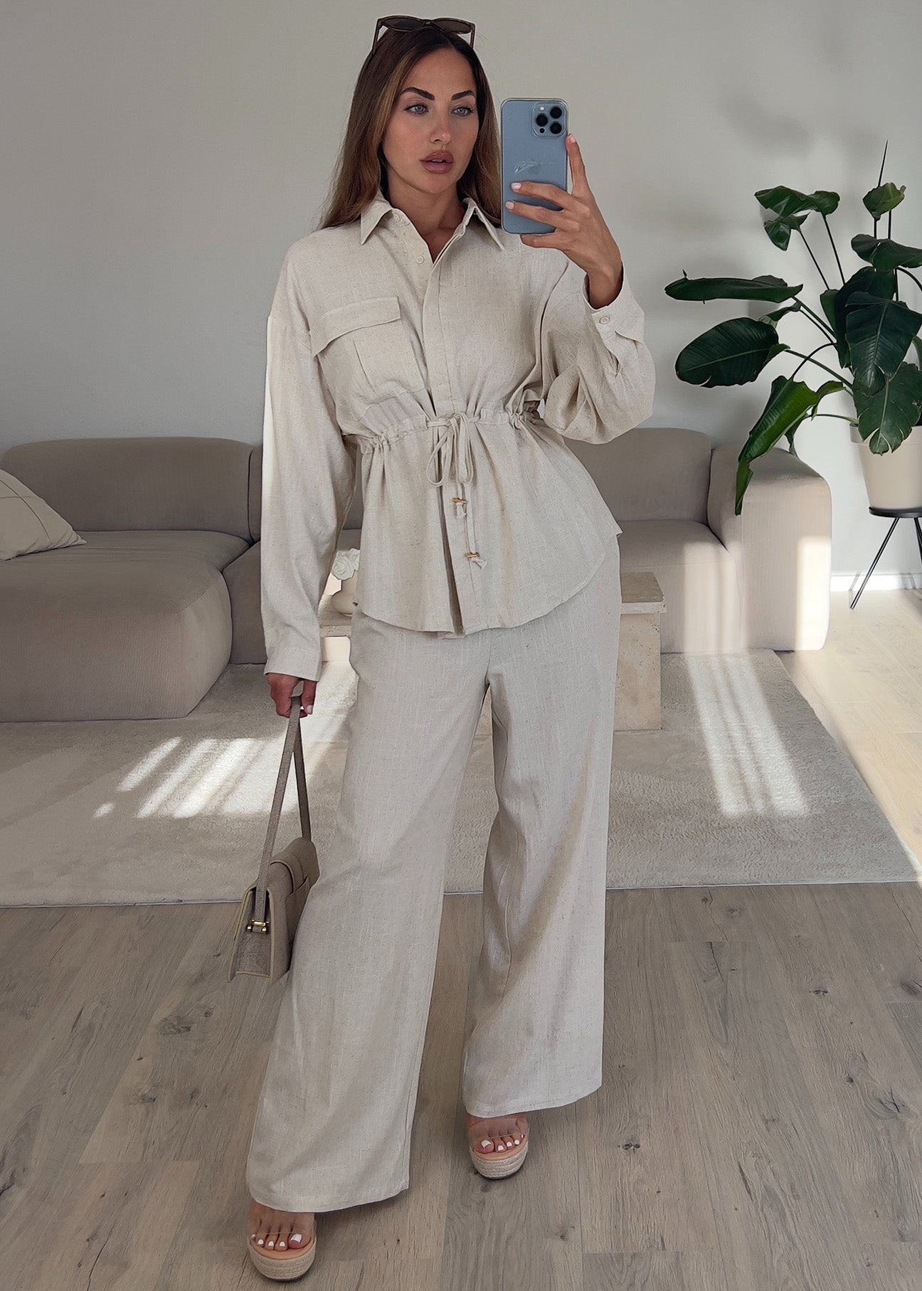 Zweiteiler mit Taillenschnürung