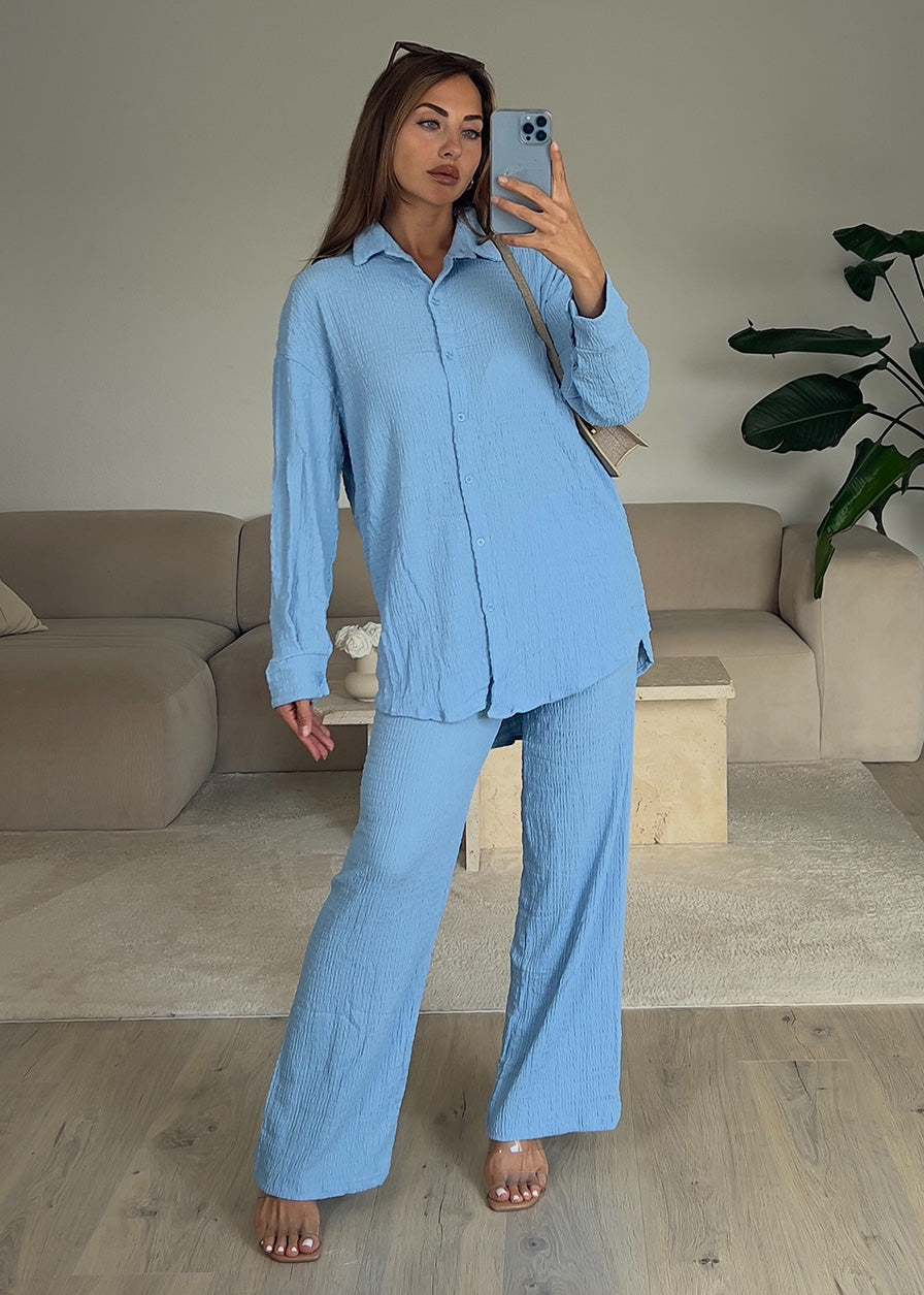 Zweiteiler aus strukturiertem Stoff