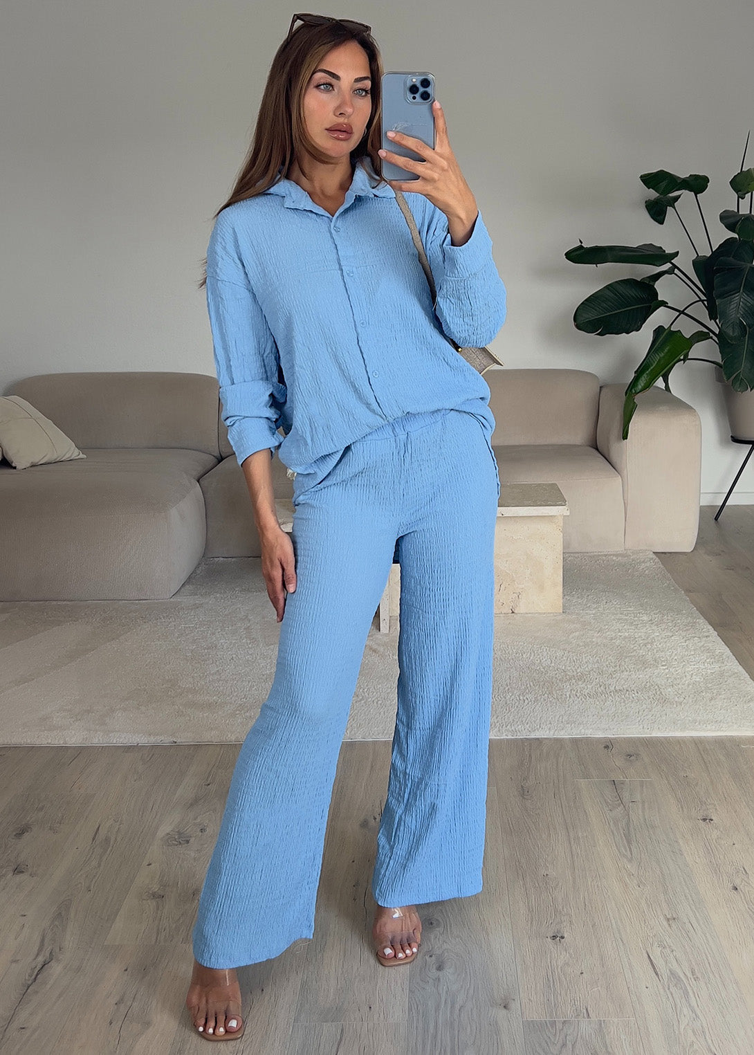 Zweiteiler aus strukturiertem Stoff