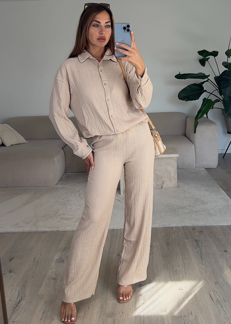 Zweiteiler aus strukturiertem Stoff