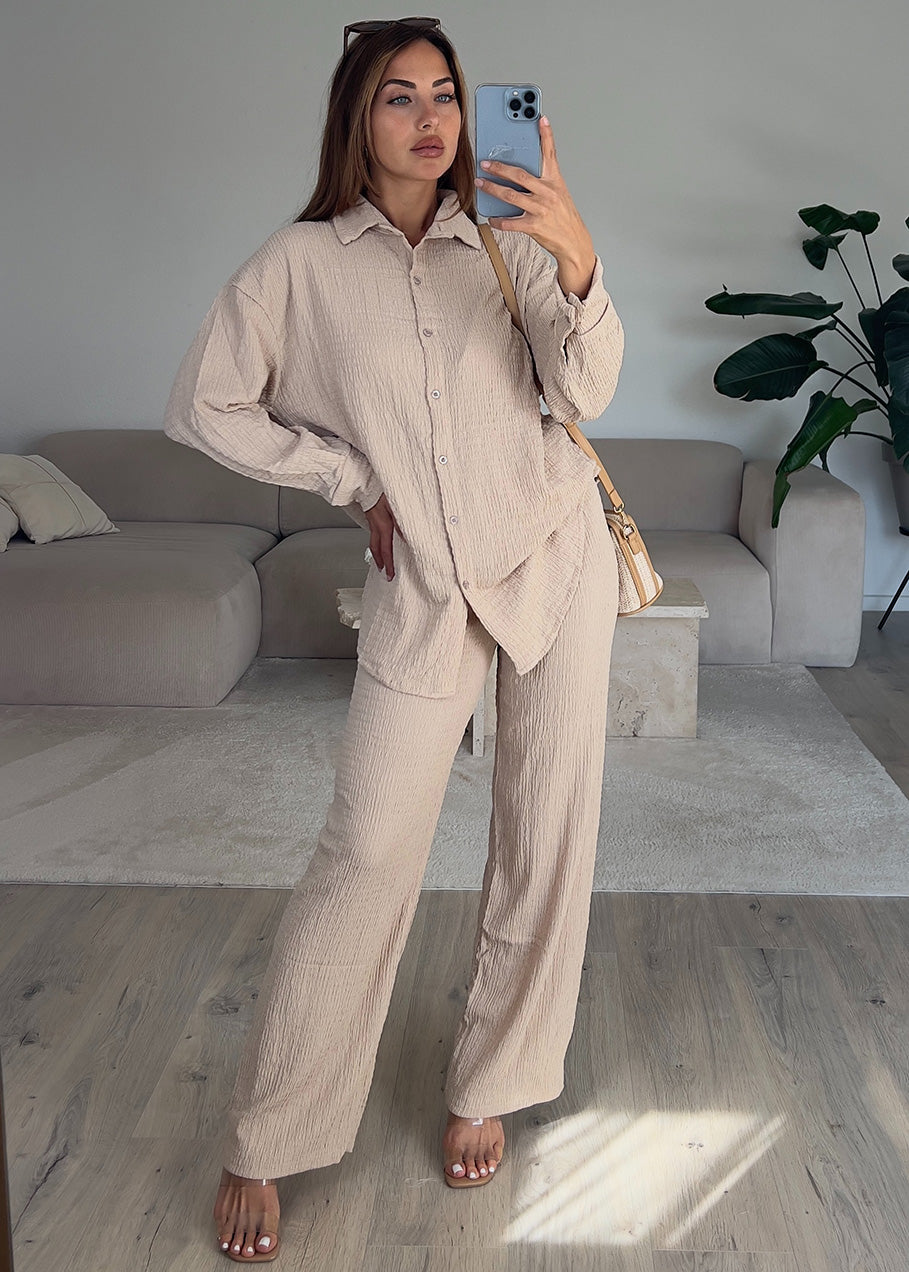 Zweiteiler aus strukturiertem Stoff