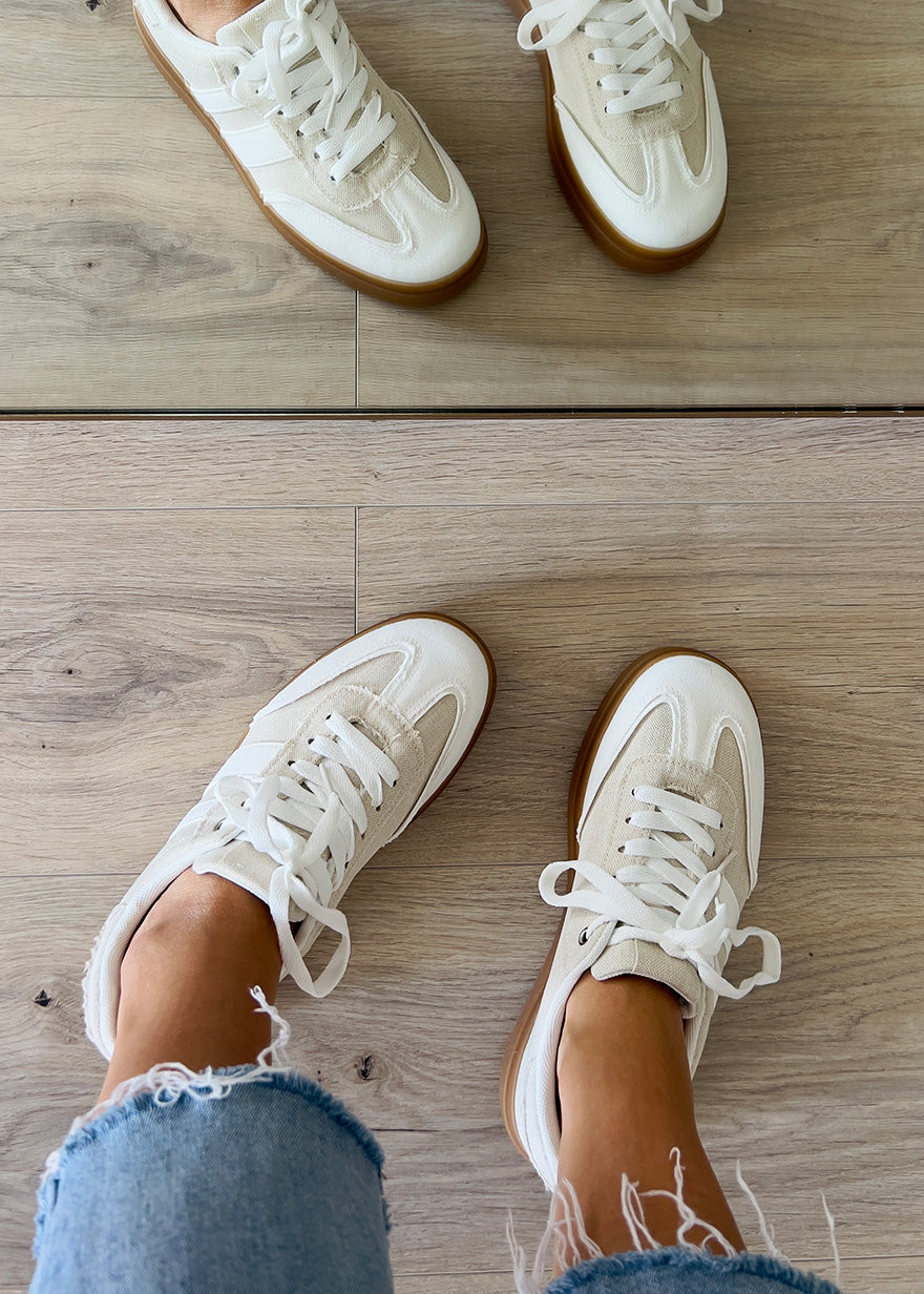 Beige Sneaker mit Gummisohle