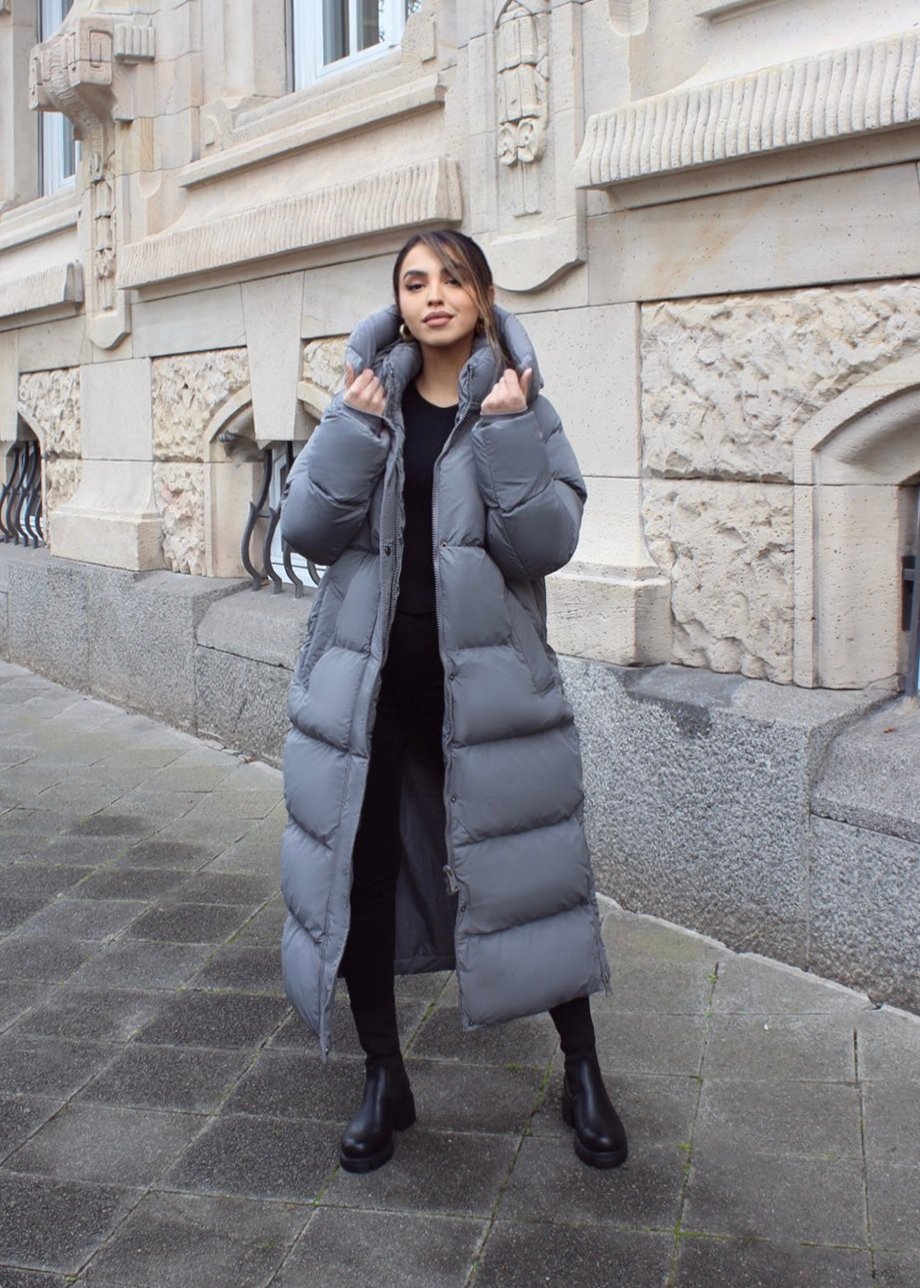 Langer Steppmantel mit Kapuze