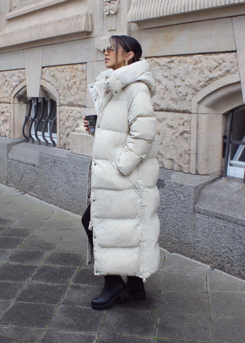 Langer Steppmantel mit Kapuze