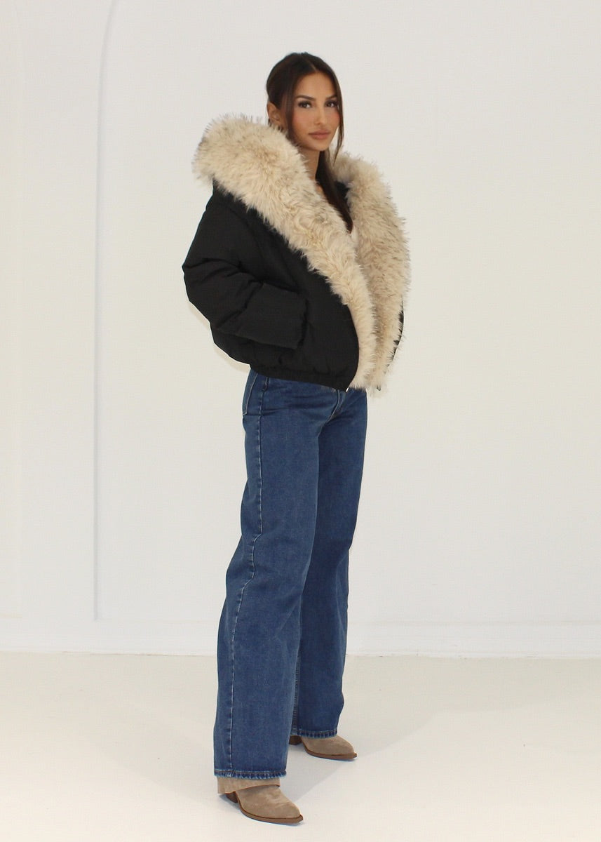 Kurzjacke mit breitem Kunstfellkragen