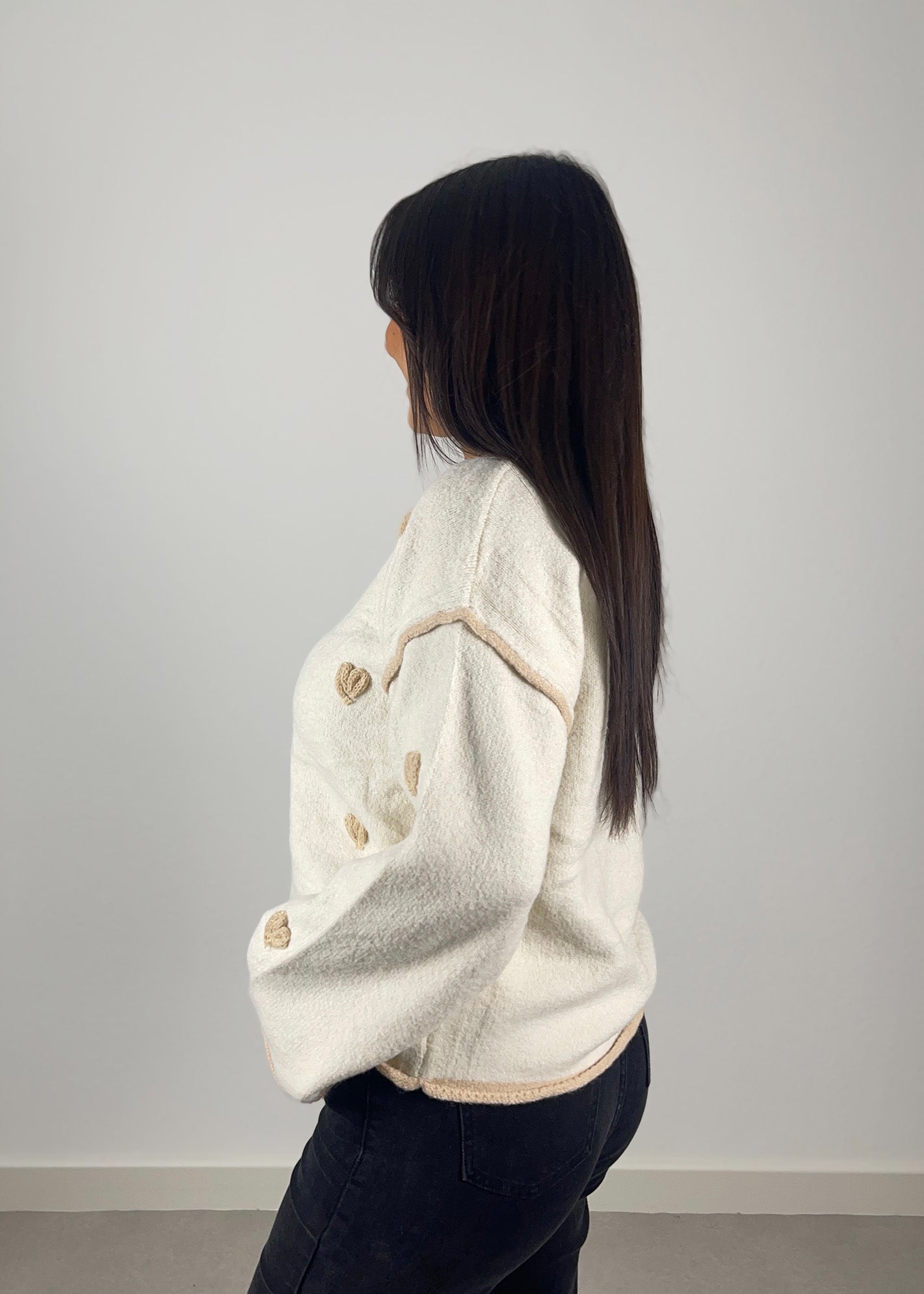 Pullover mit bestickten Herzen