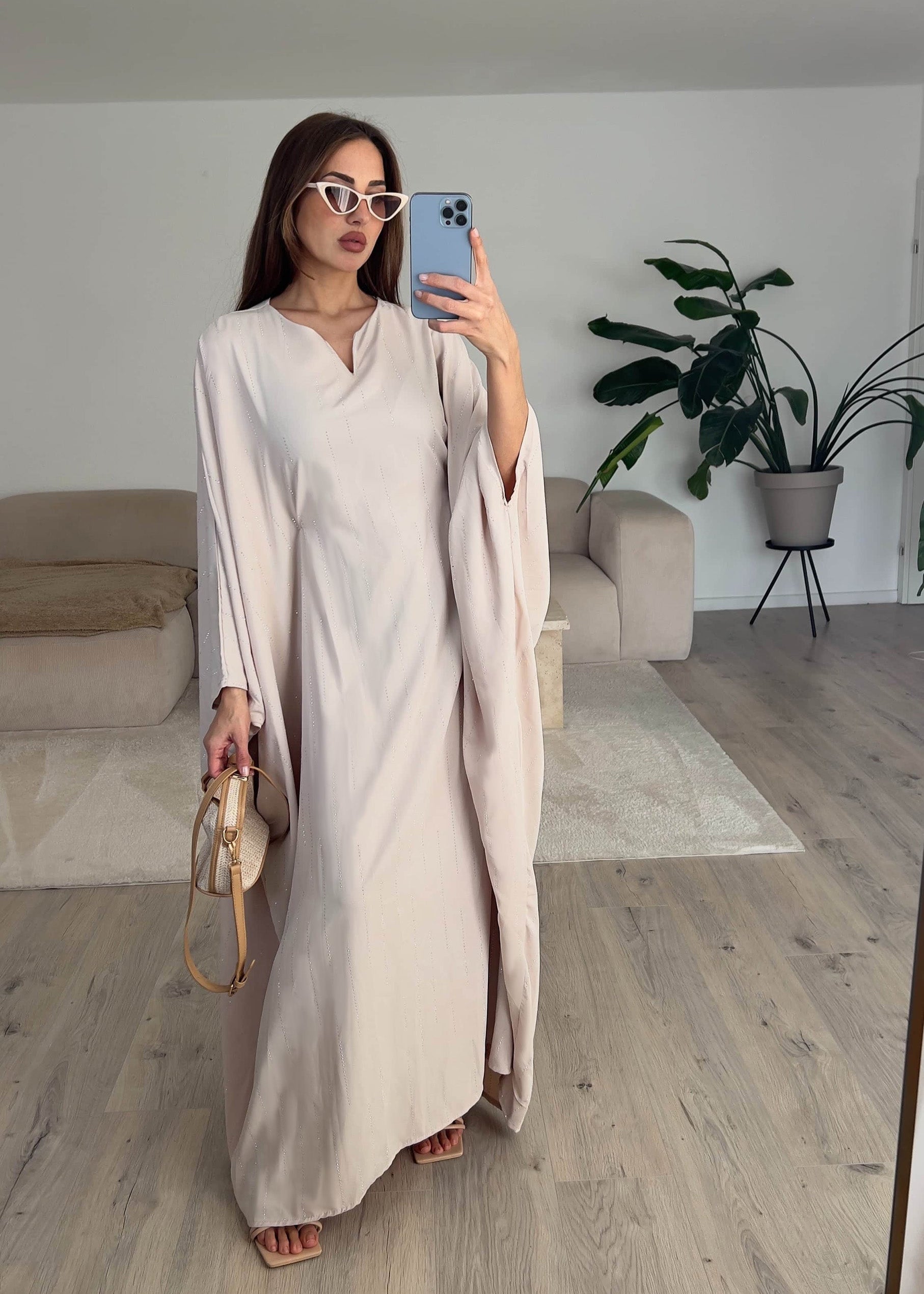 Fließendes Maxikleid mit Glitzer-Details