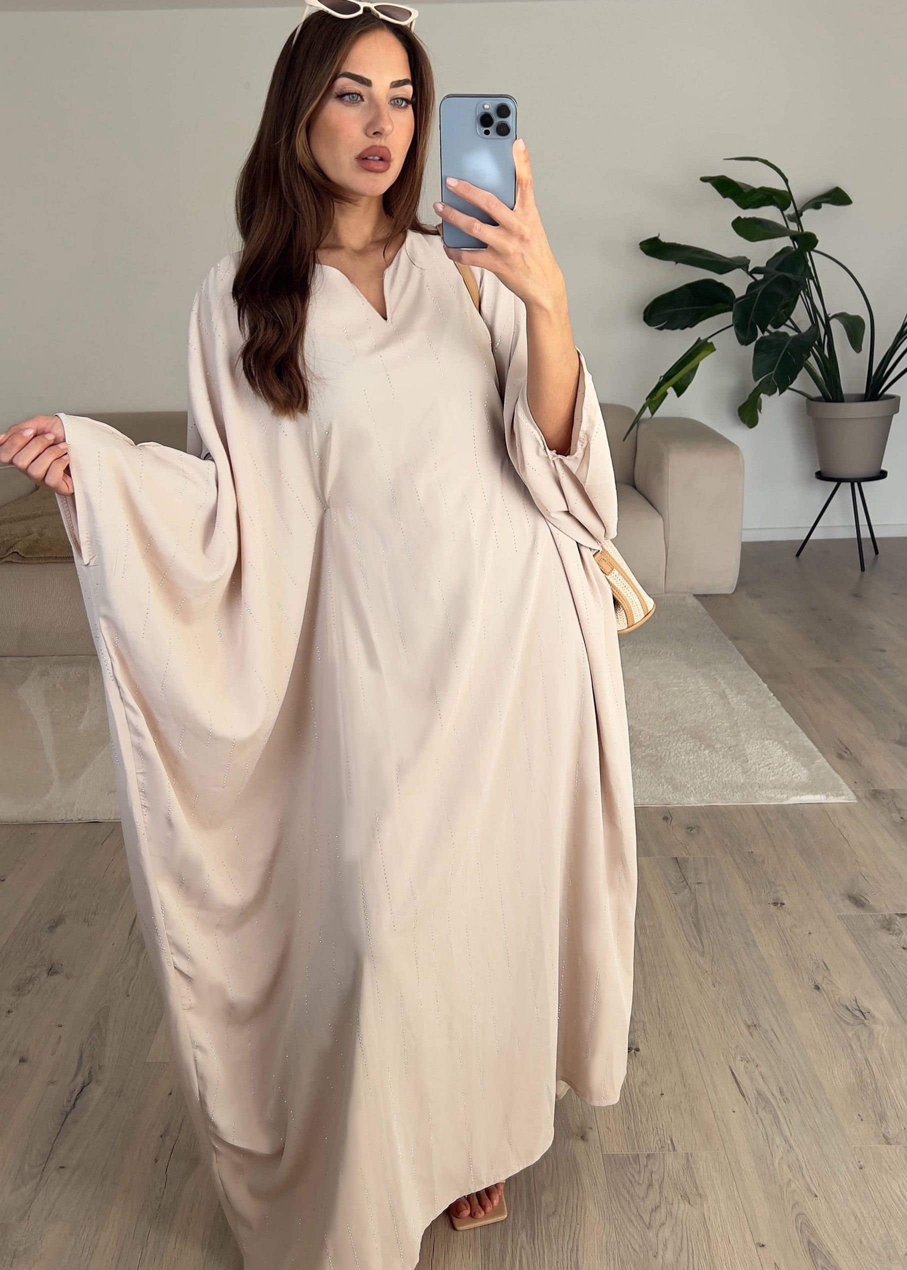 Fließendes Maxikleid mit Glitzer-Details