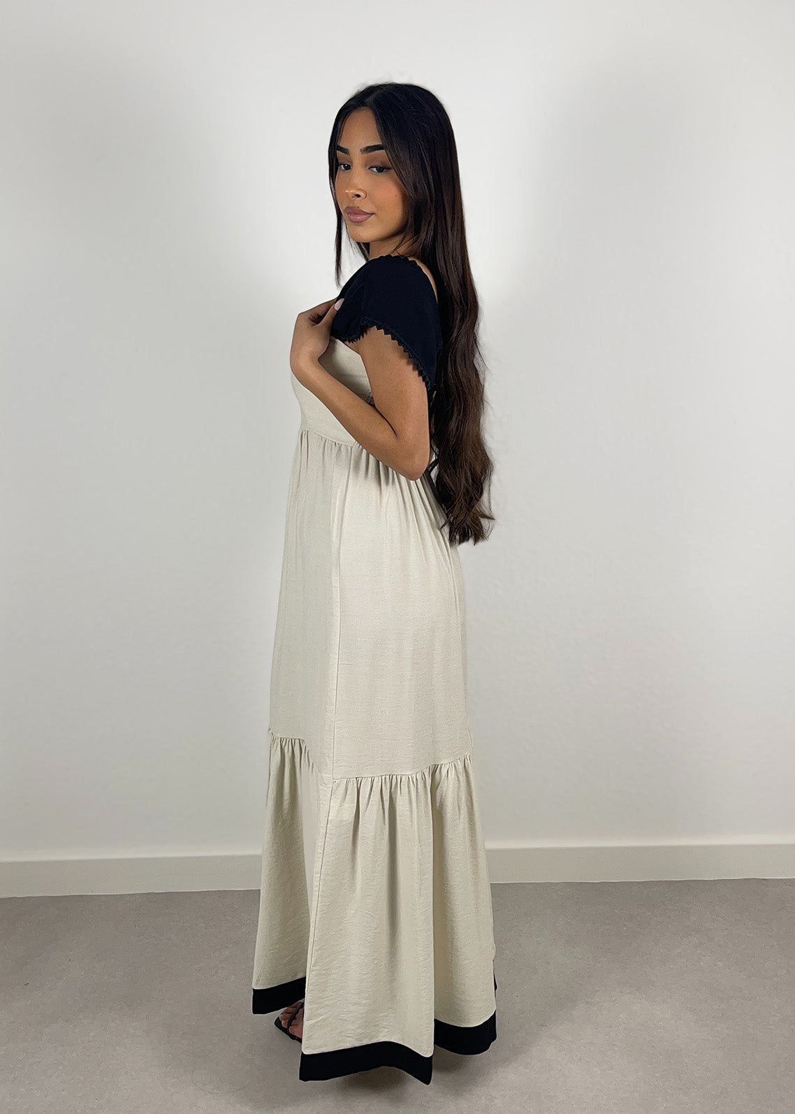 Maxikleid mit breiten Trägern