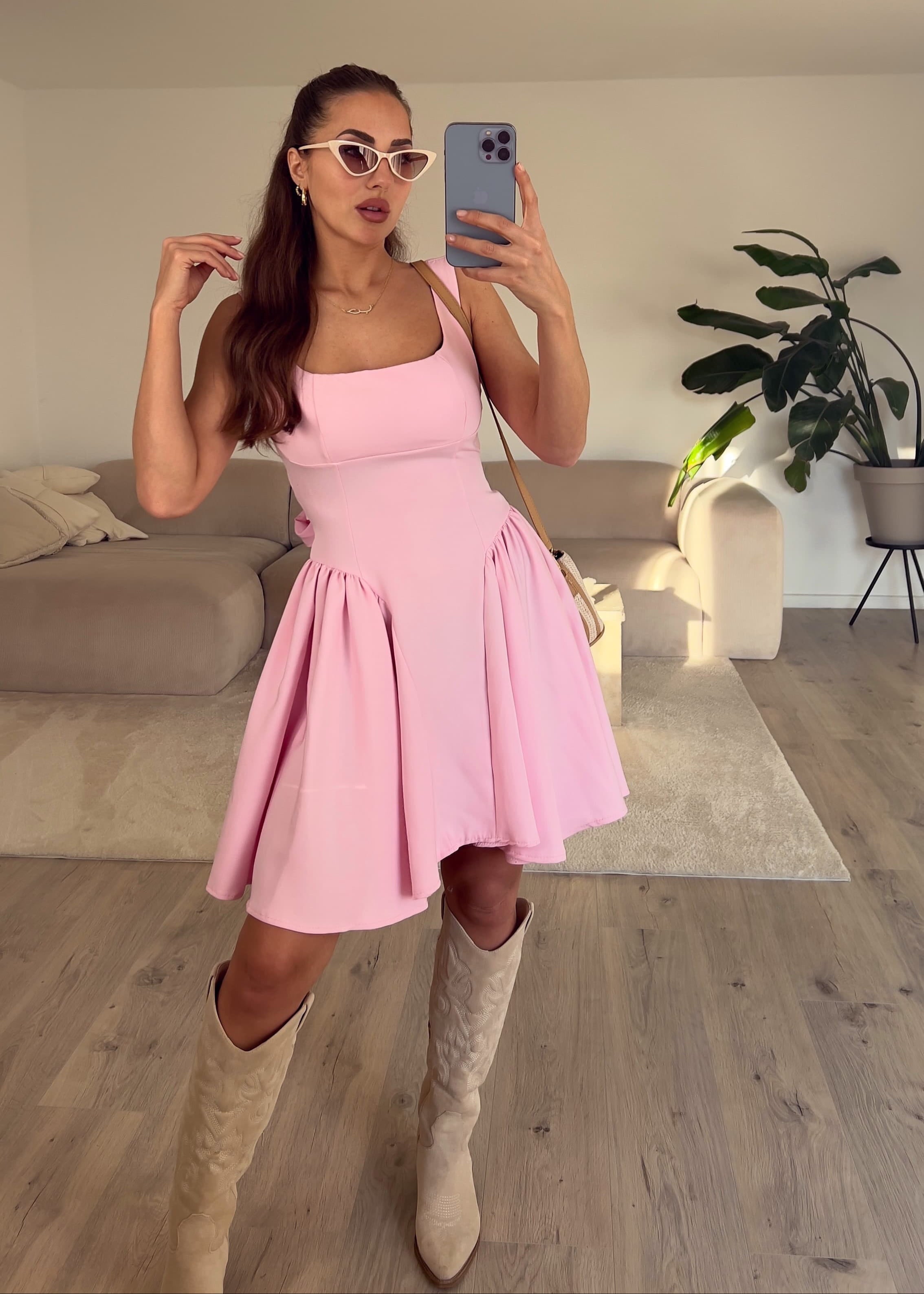 Minikleid mit Volant-Details