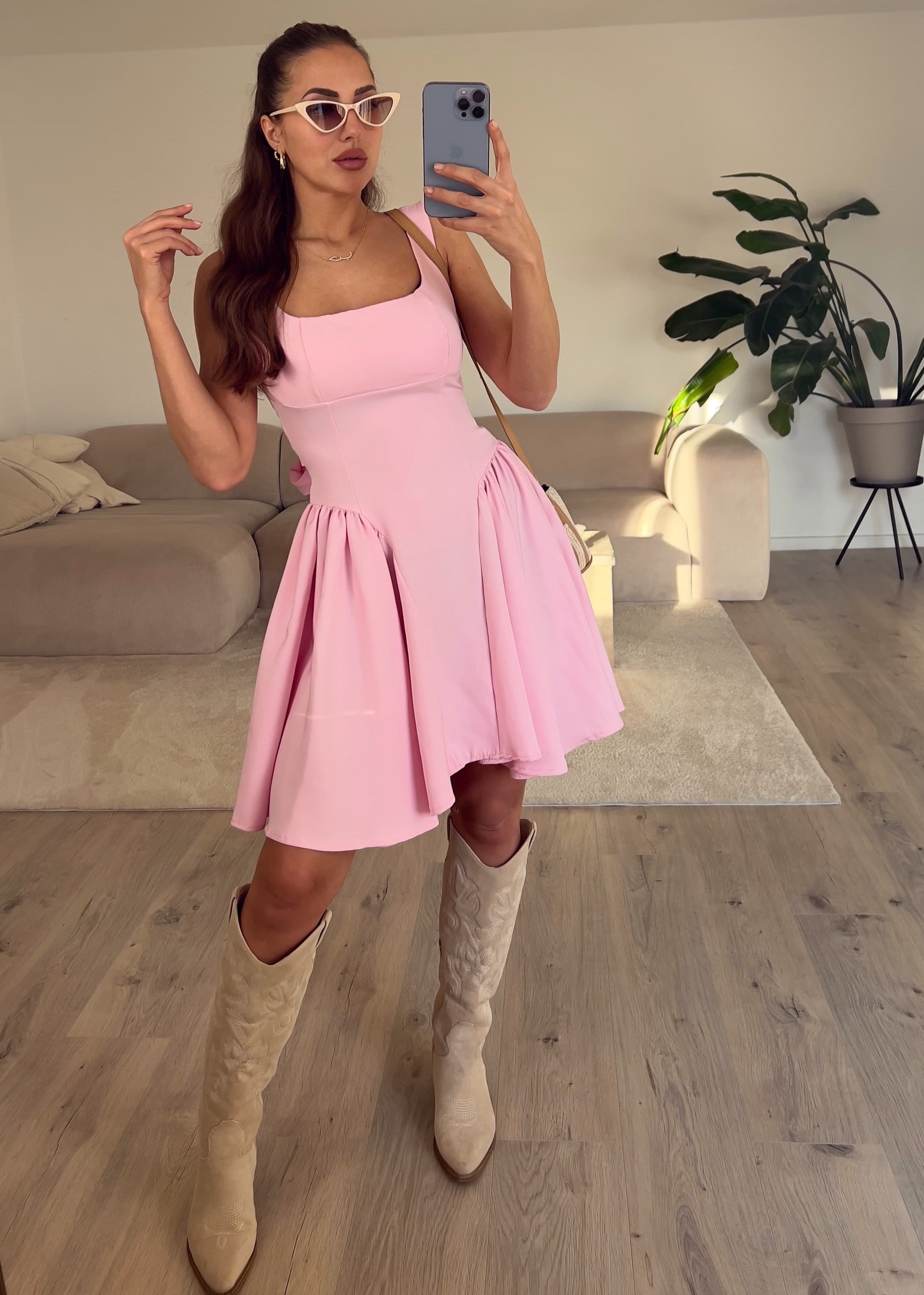 Minikleid mit Volant-Details