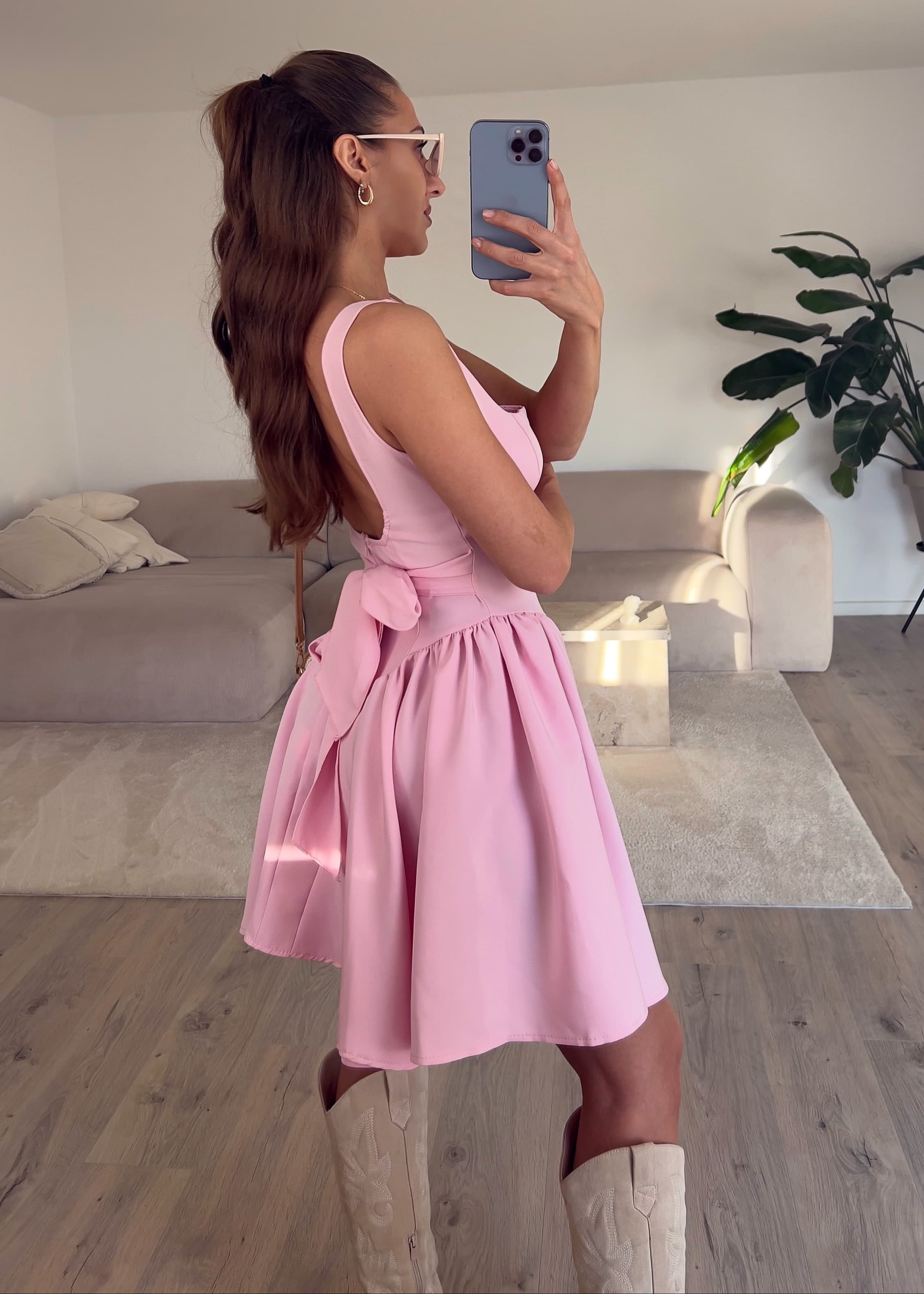 Minikleid mit Volant-Details