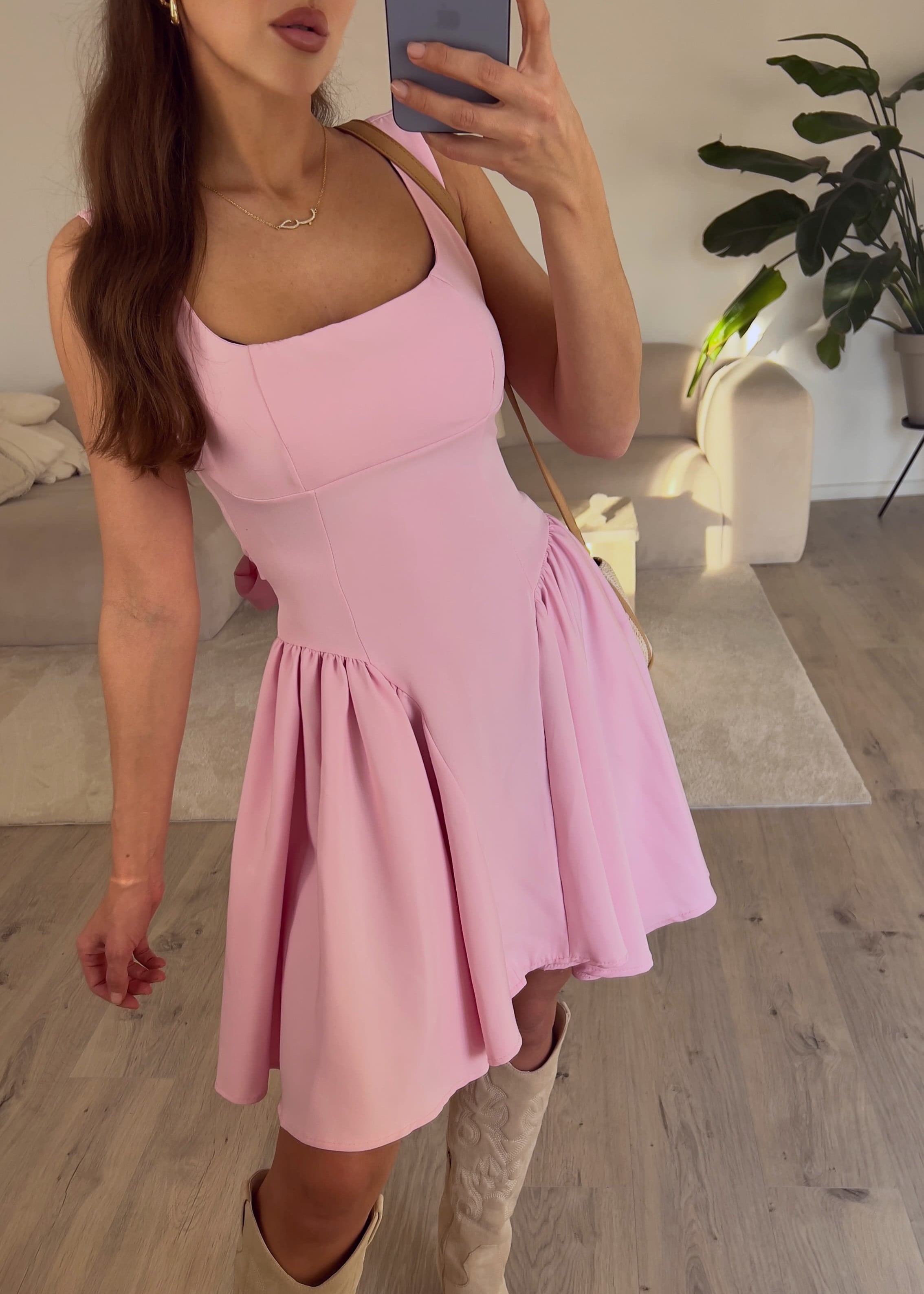 Minikleid mit Volant-Details