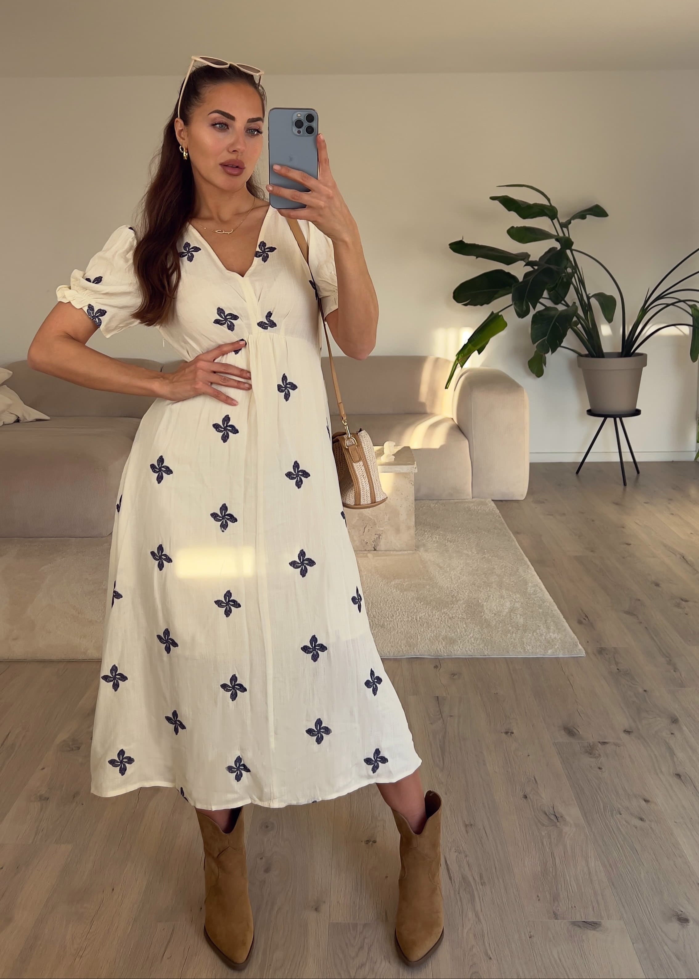 Midikleid mit Stickereidetails