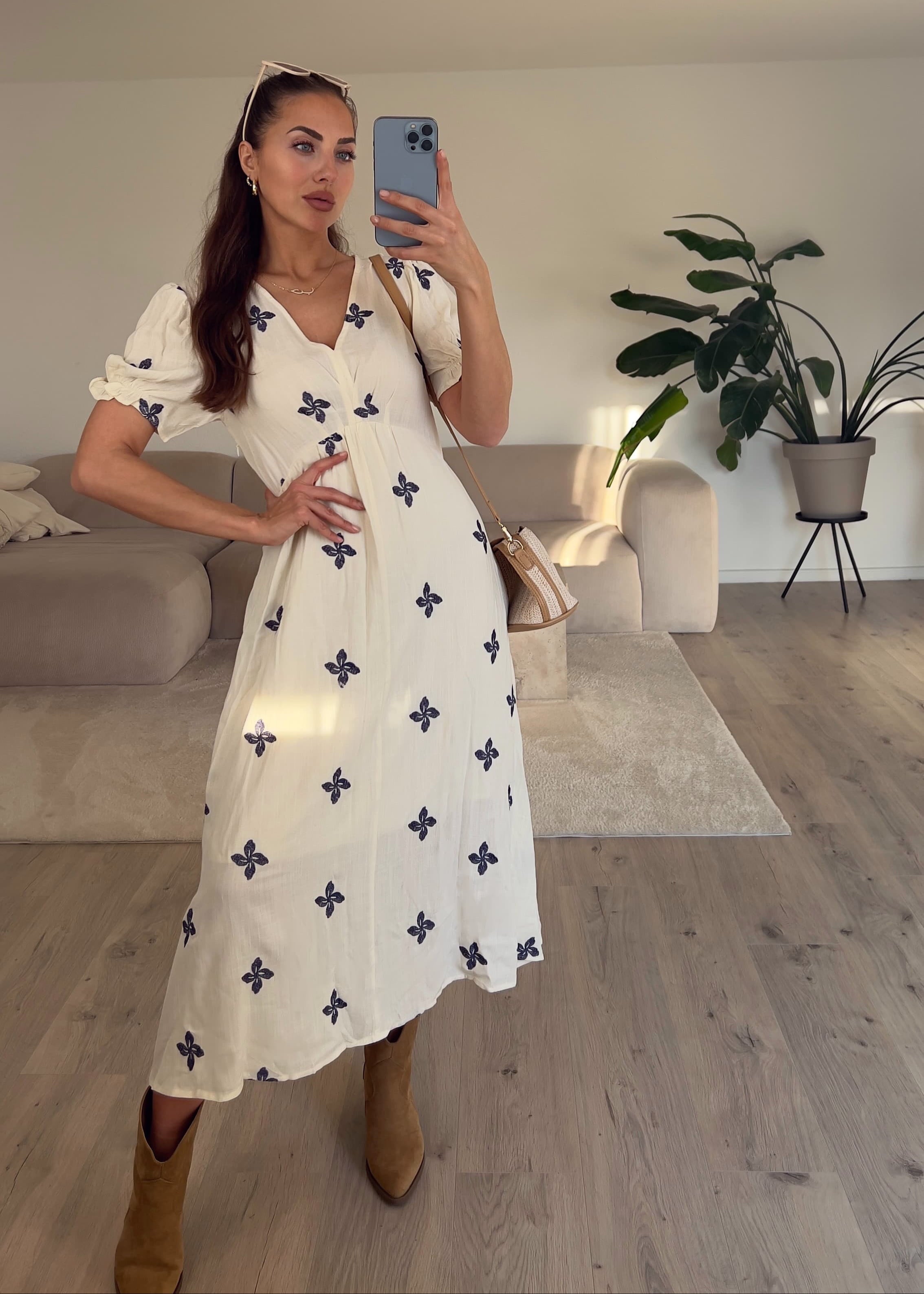 Midikleid mit Stickereidetails