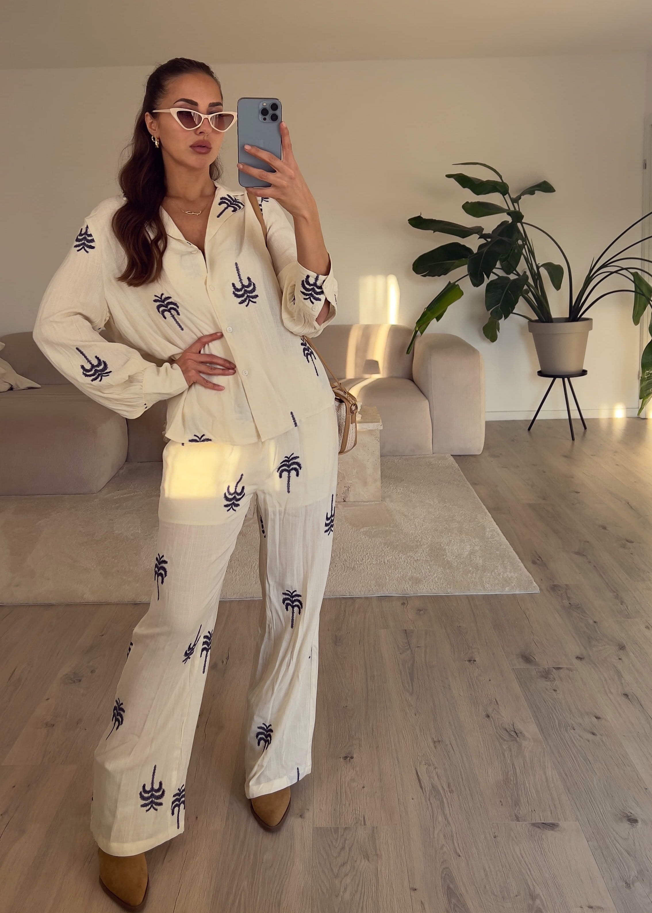 Bestickter Zweiteiler