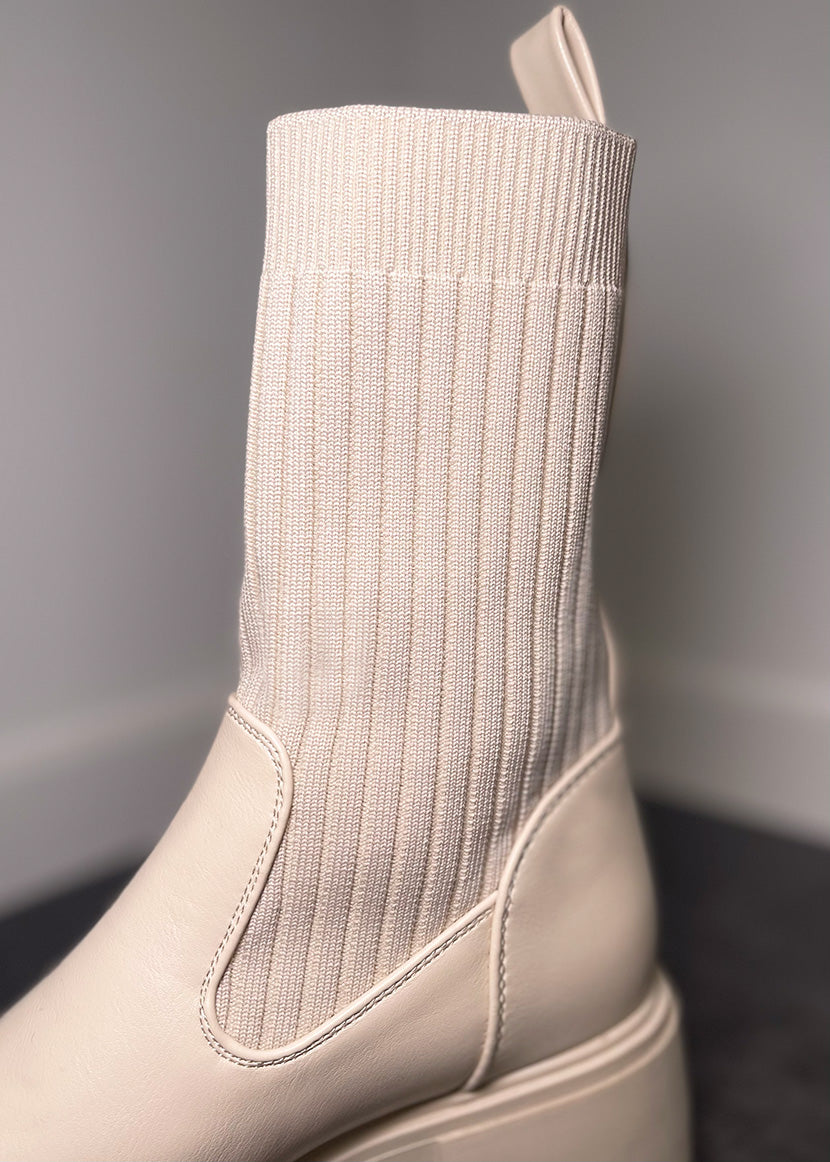 Stiefelette mit Rippenstrick-Schaft