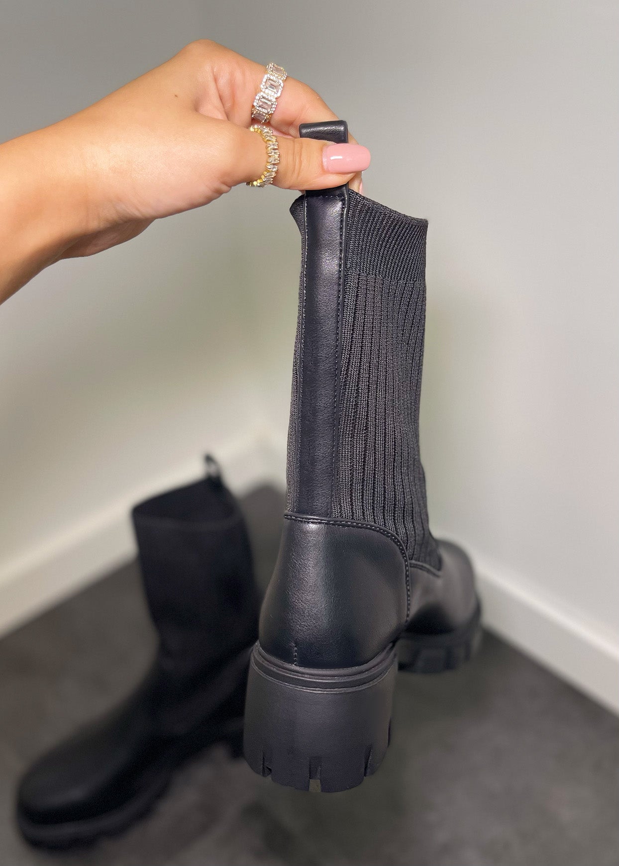 Stiefelette mit Rippenstrick-Schaft