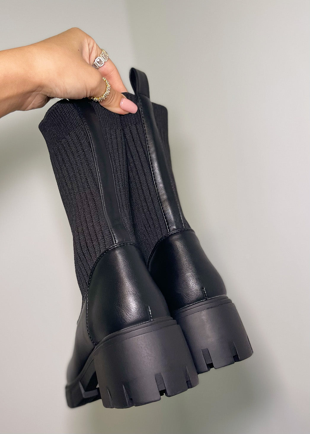 Stiefelette mit Rippenstrick-Schaft