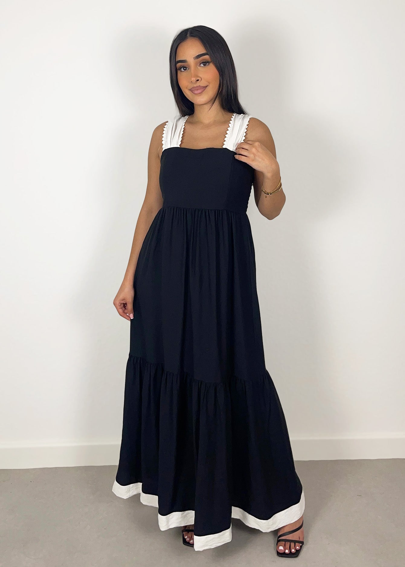 Maxikleid mit breiten Trägern