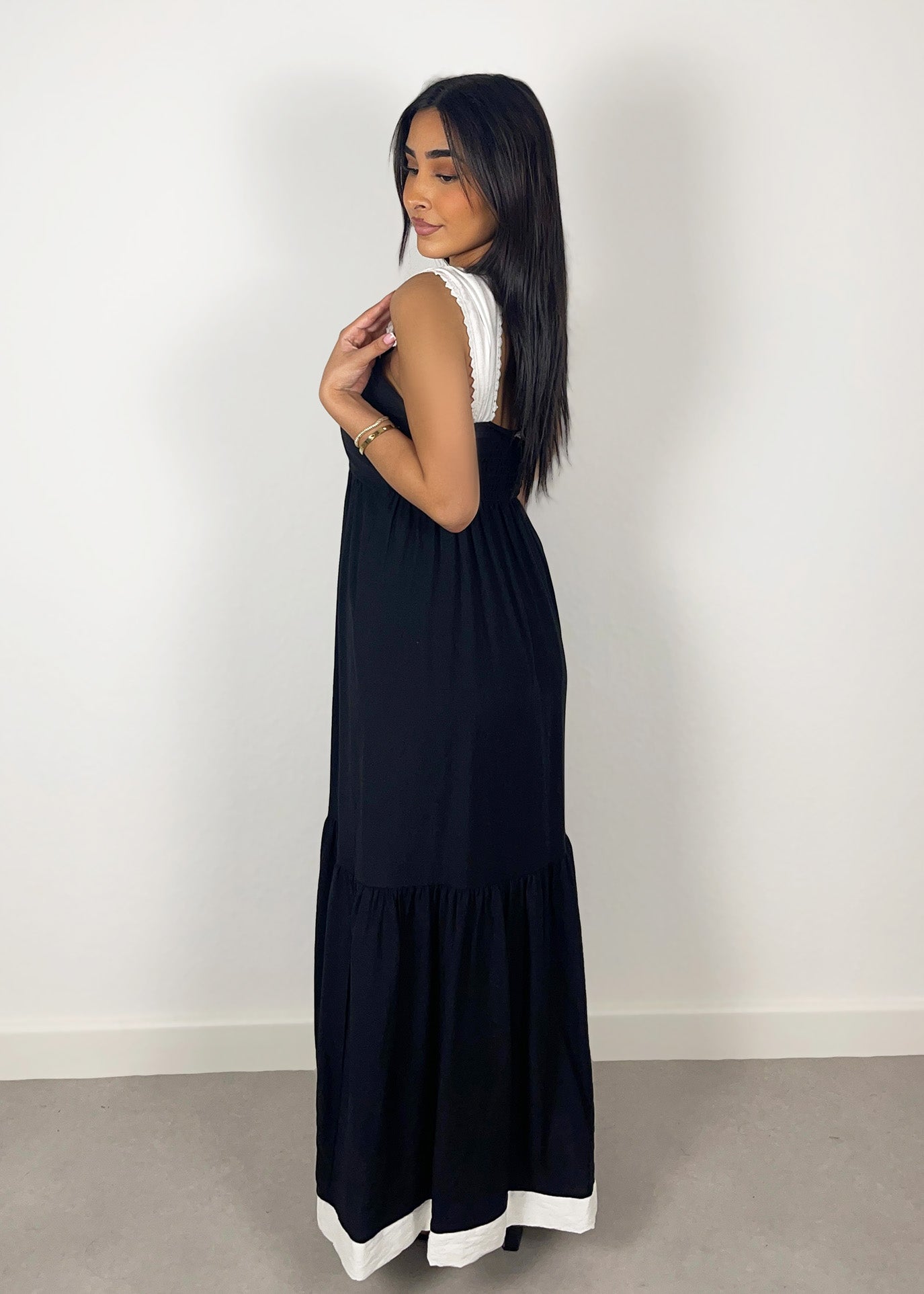 Maxikleid mit breiten Trägern