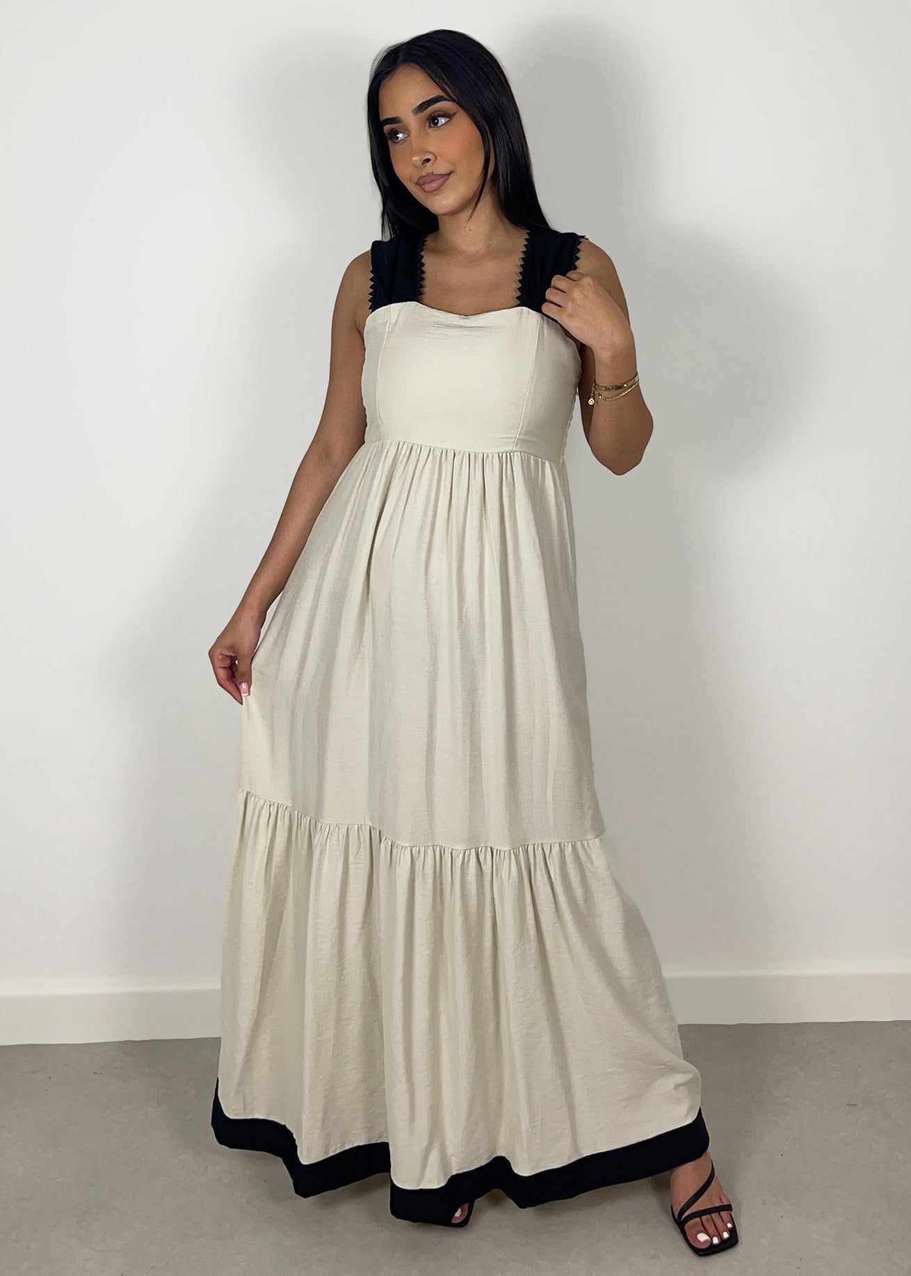 Maxikleid mit breiten Trägern