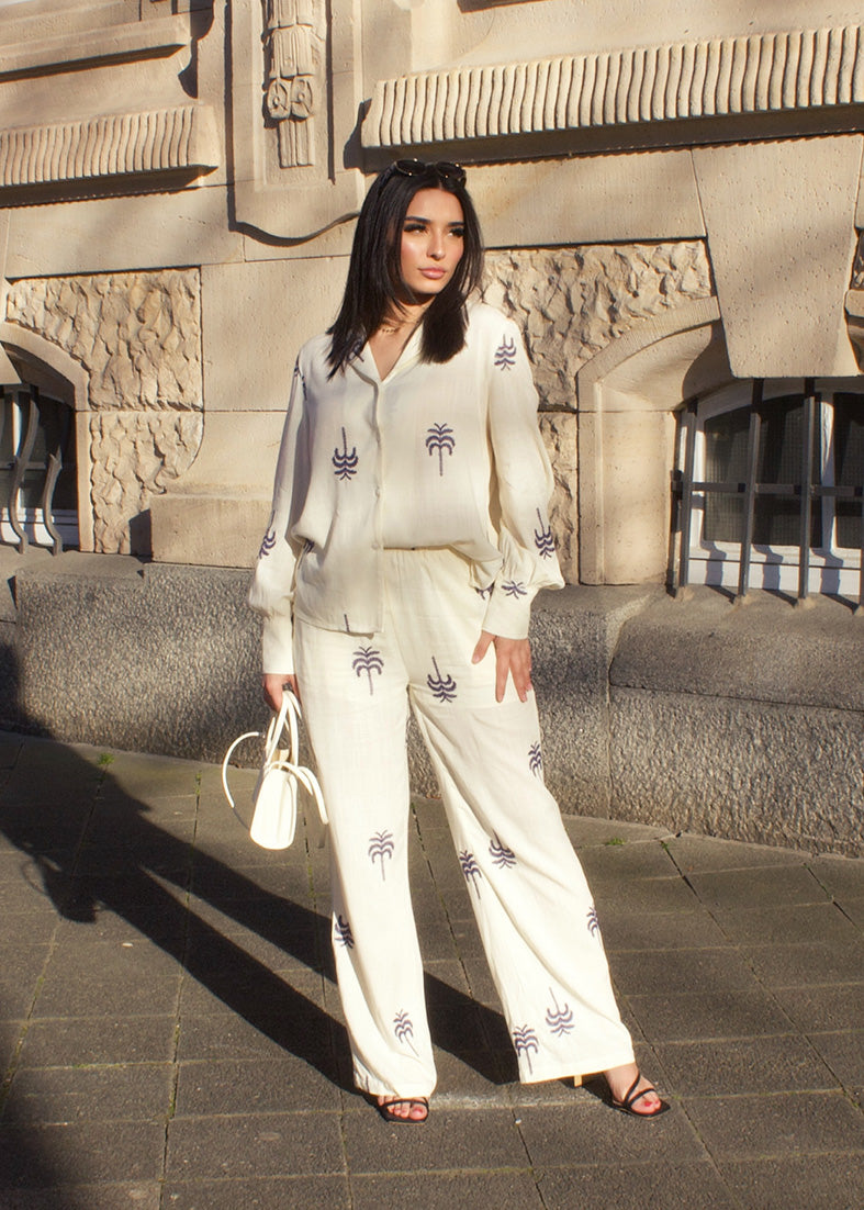 Bestickter Zweiteiler