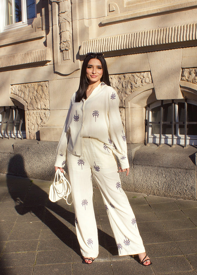 Bestickter Zweiteiler