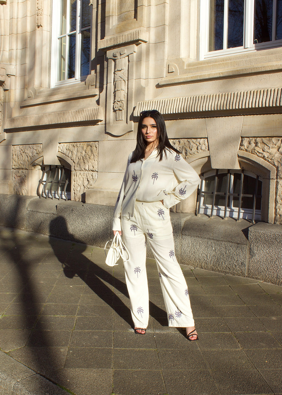 Bestickter Zweiteiler