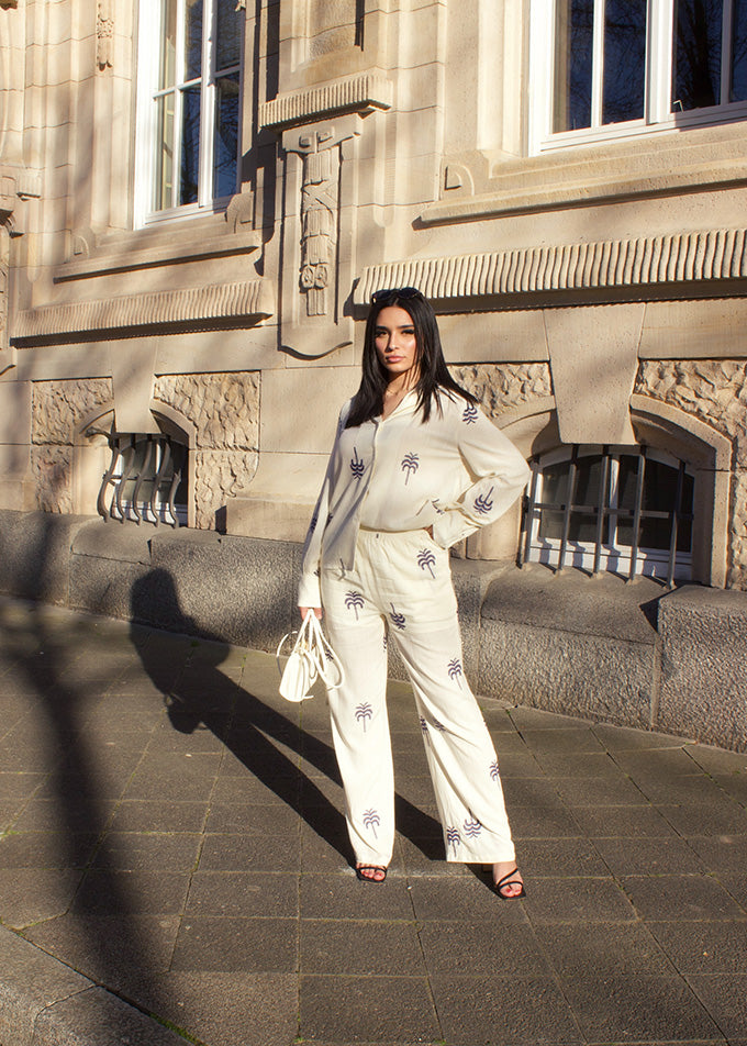 Bestickter Zweiteiler