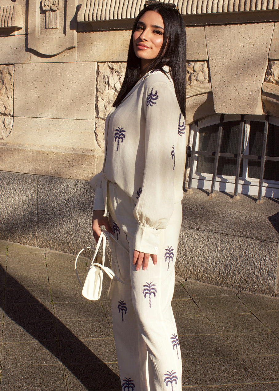 Bestickter Zweiteiler