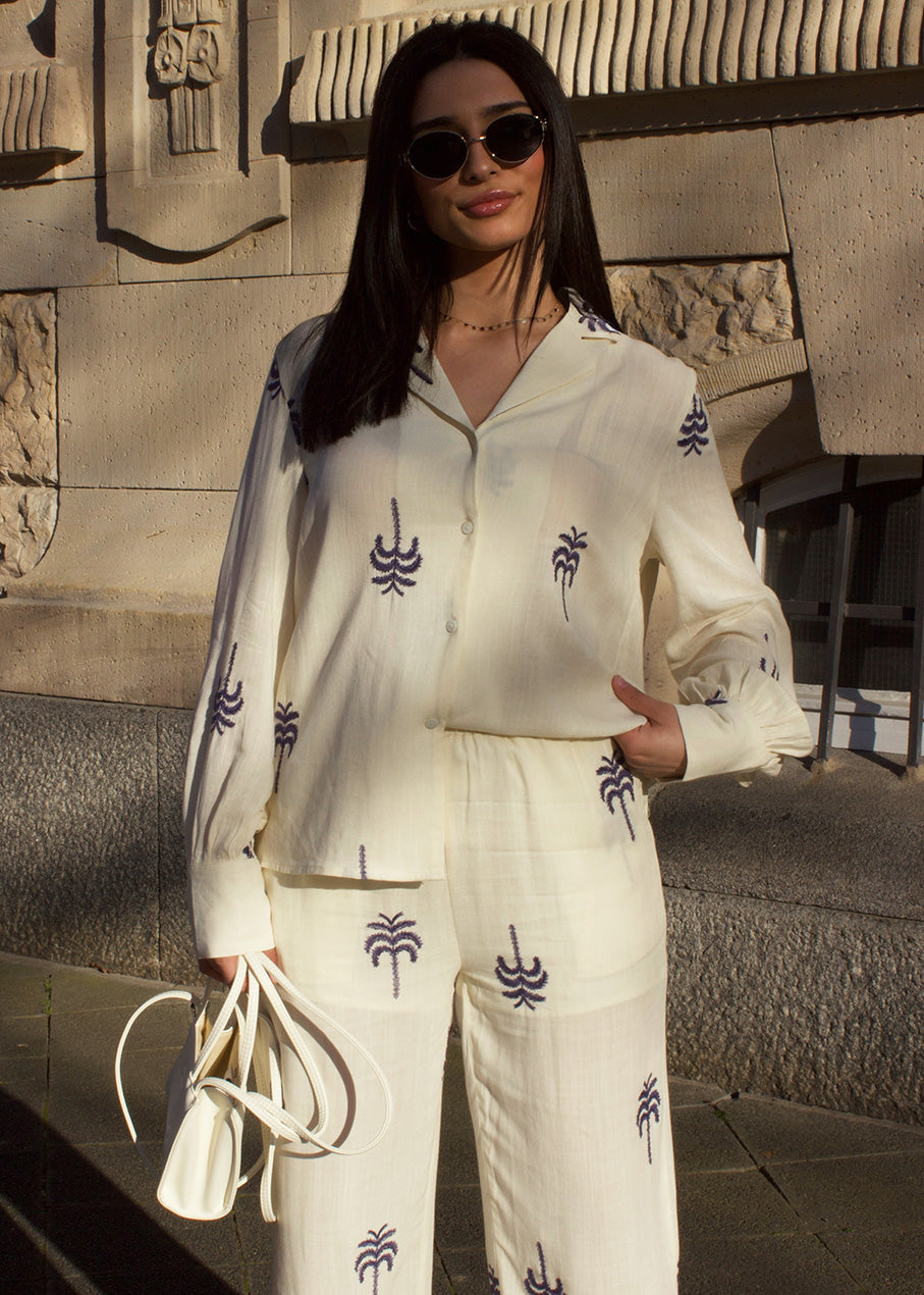 Bestickter Zweiteiler